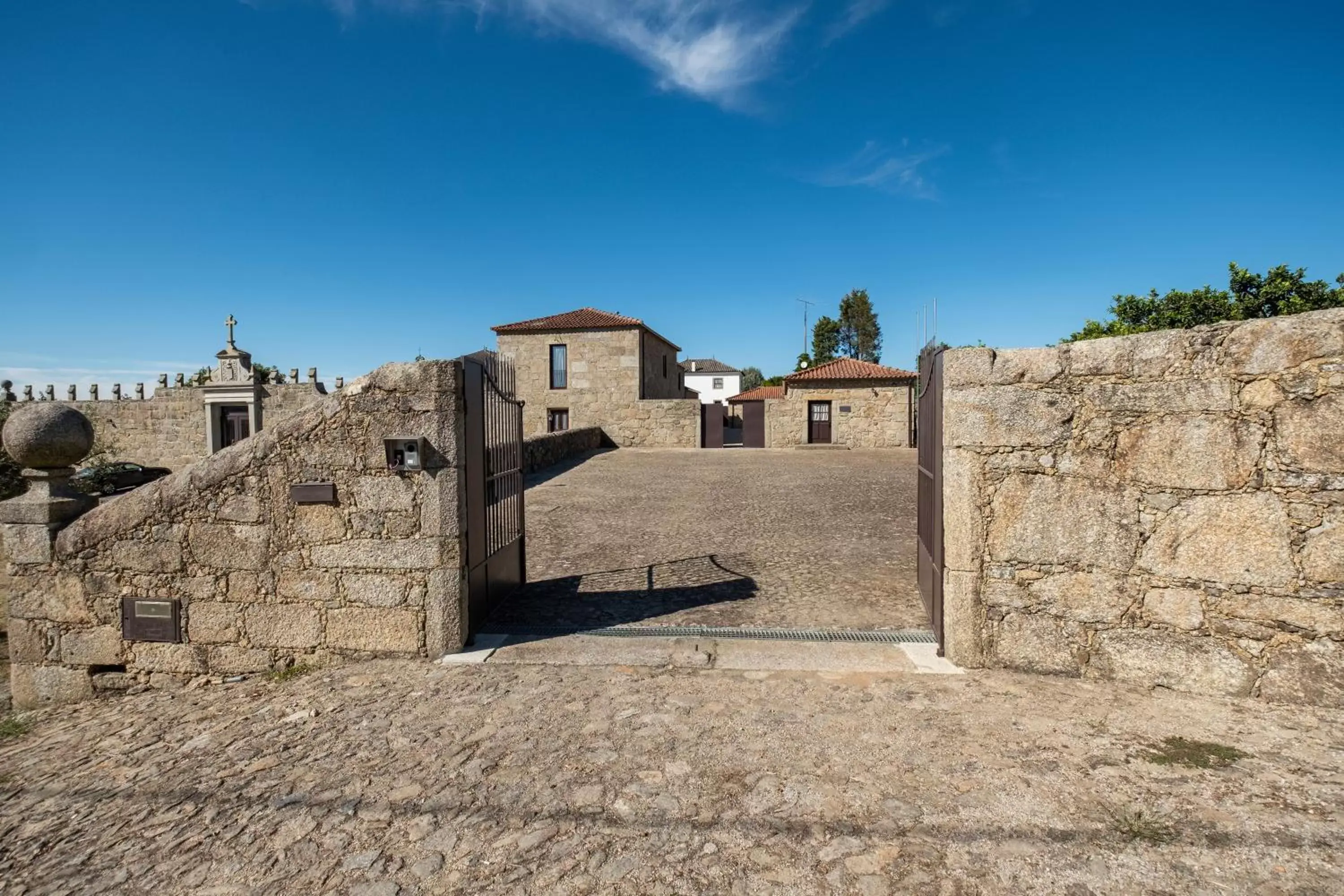 Property Building in Casa de Fervença