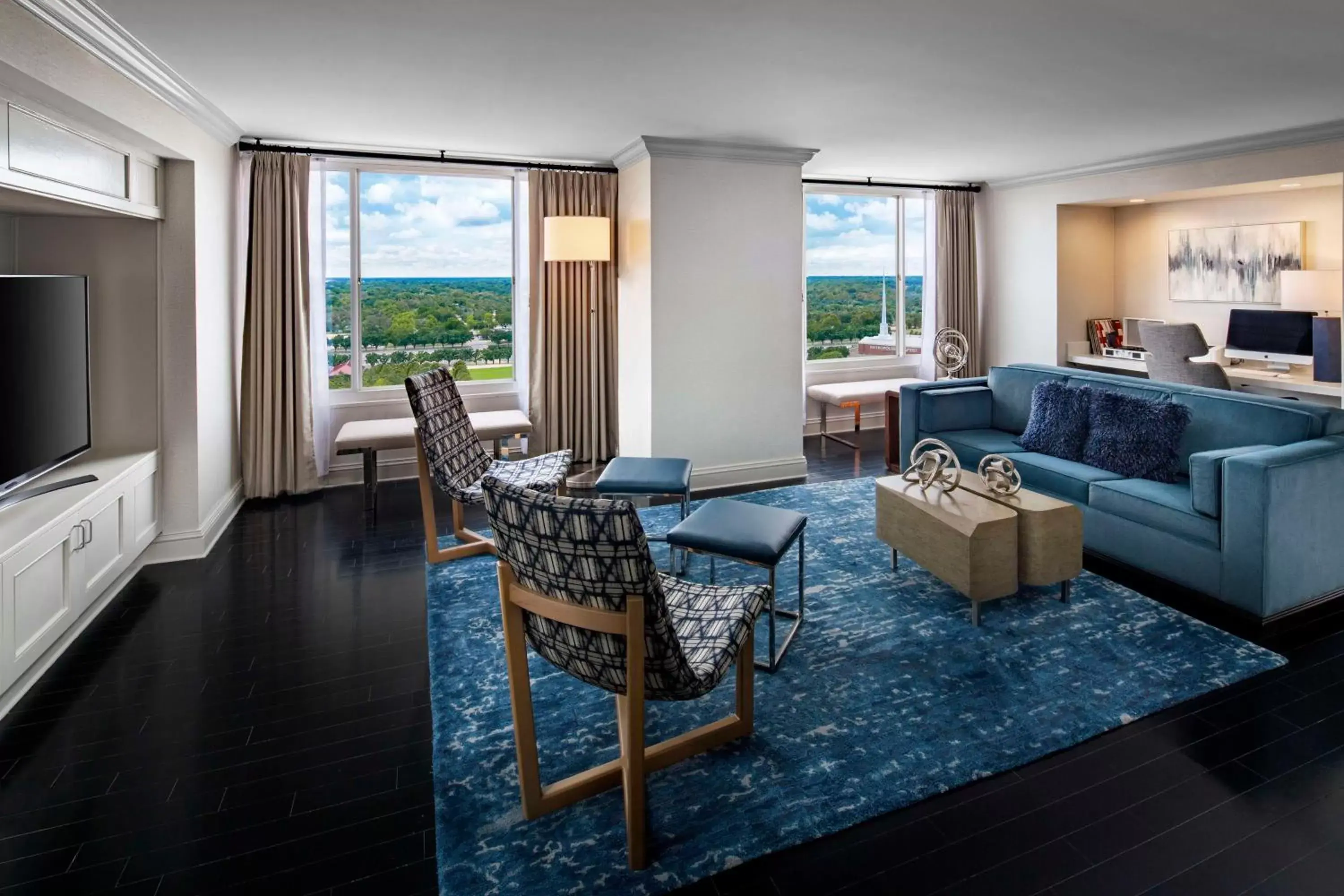 Photo of the whole room, Seating Area in Hyatt Regency Wichita