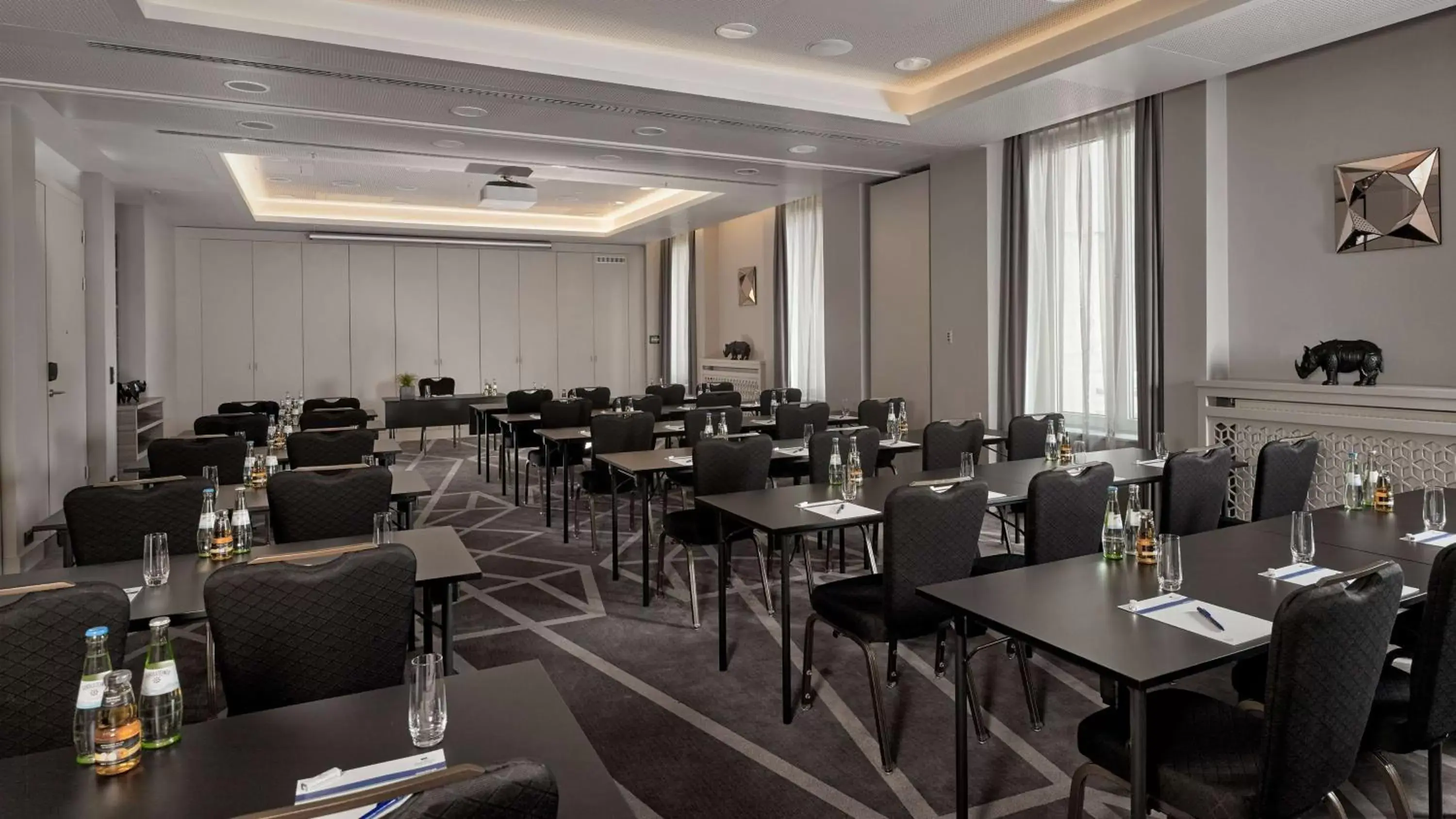 Meeting/conference room, Restaurant/Places to Eat in Park Plaza Nuremberg