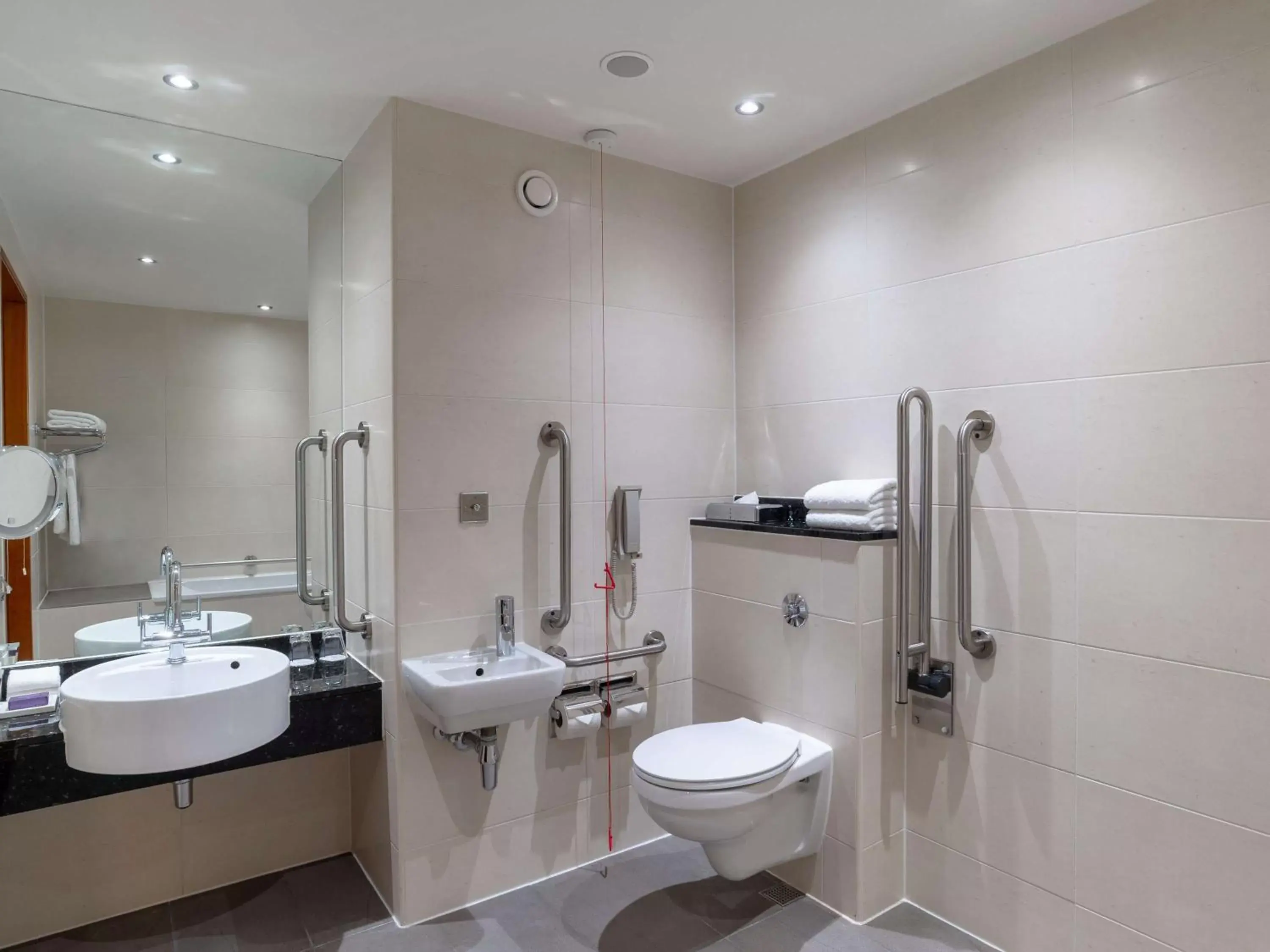 Bathroom in Sofitel London Heathrow