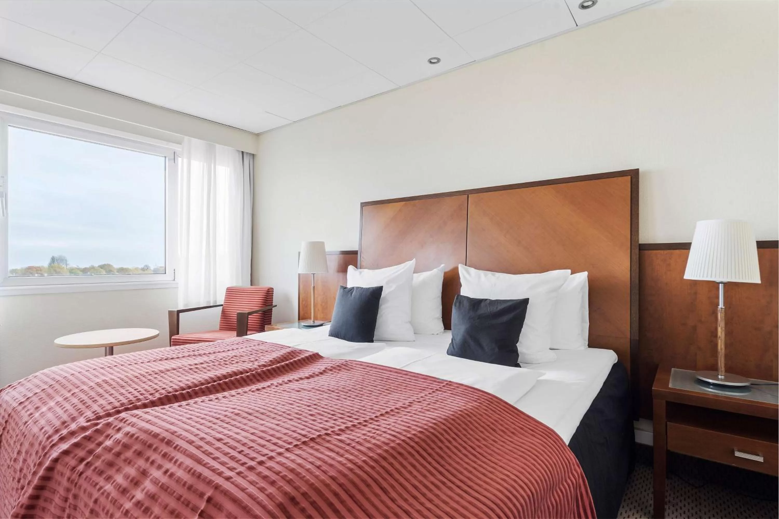 Photo of the whole room, Bed in Best Western Plus Airport Hotel