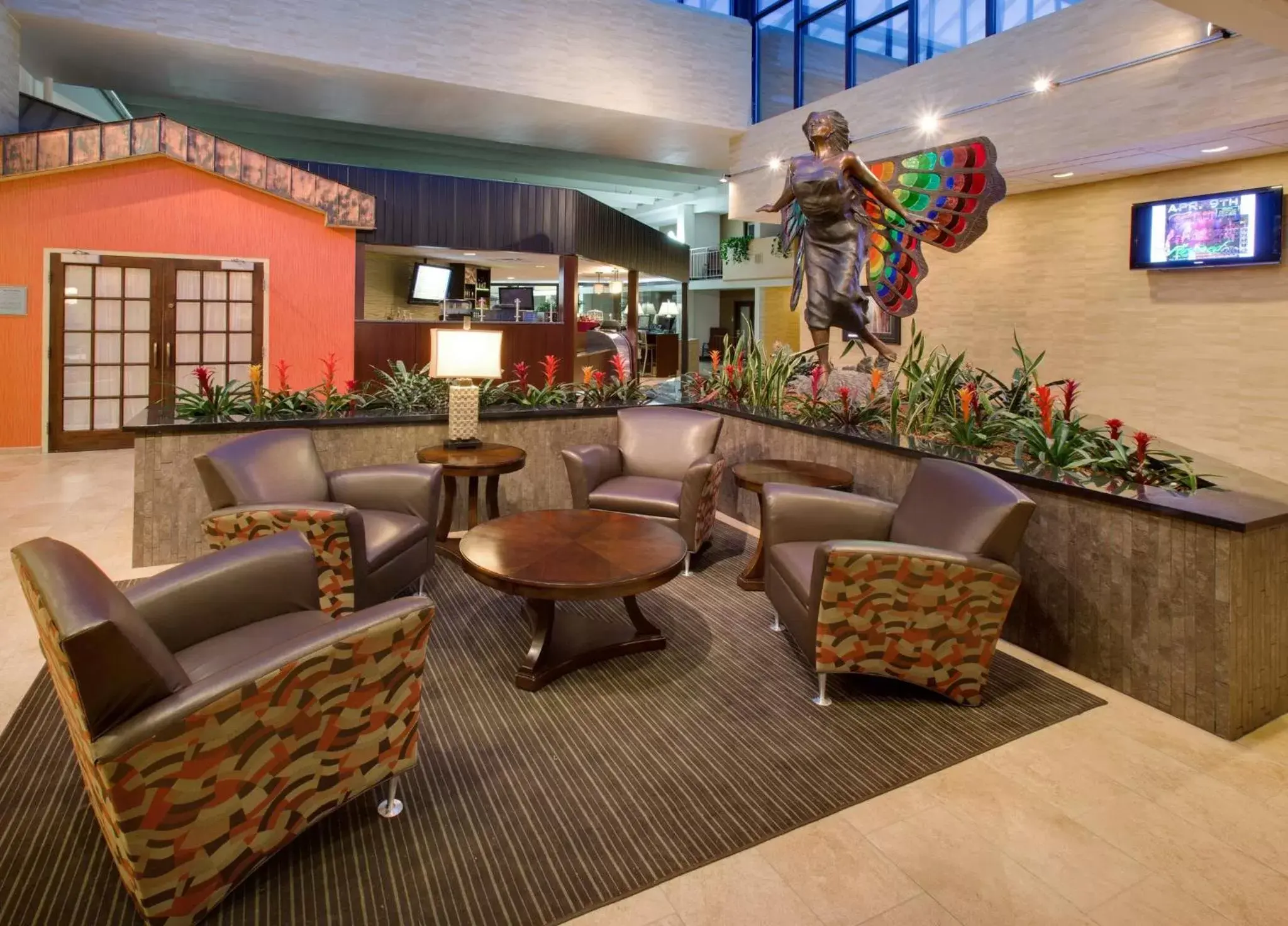 Lobby or reception, Lounge/Bar in Holiday Inn Austin Conference Center, an IHG Hotel