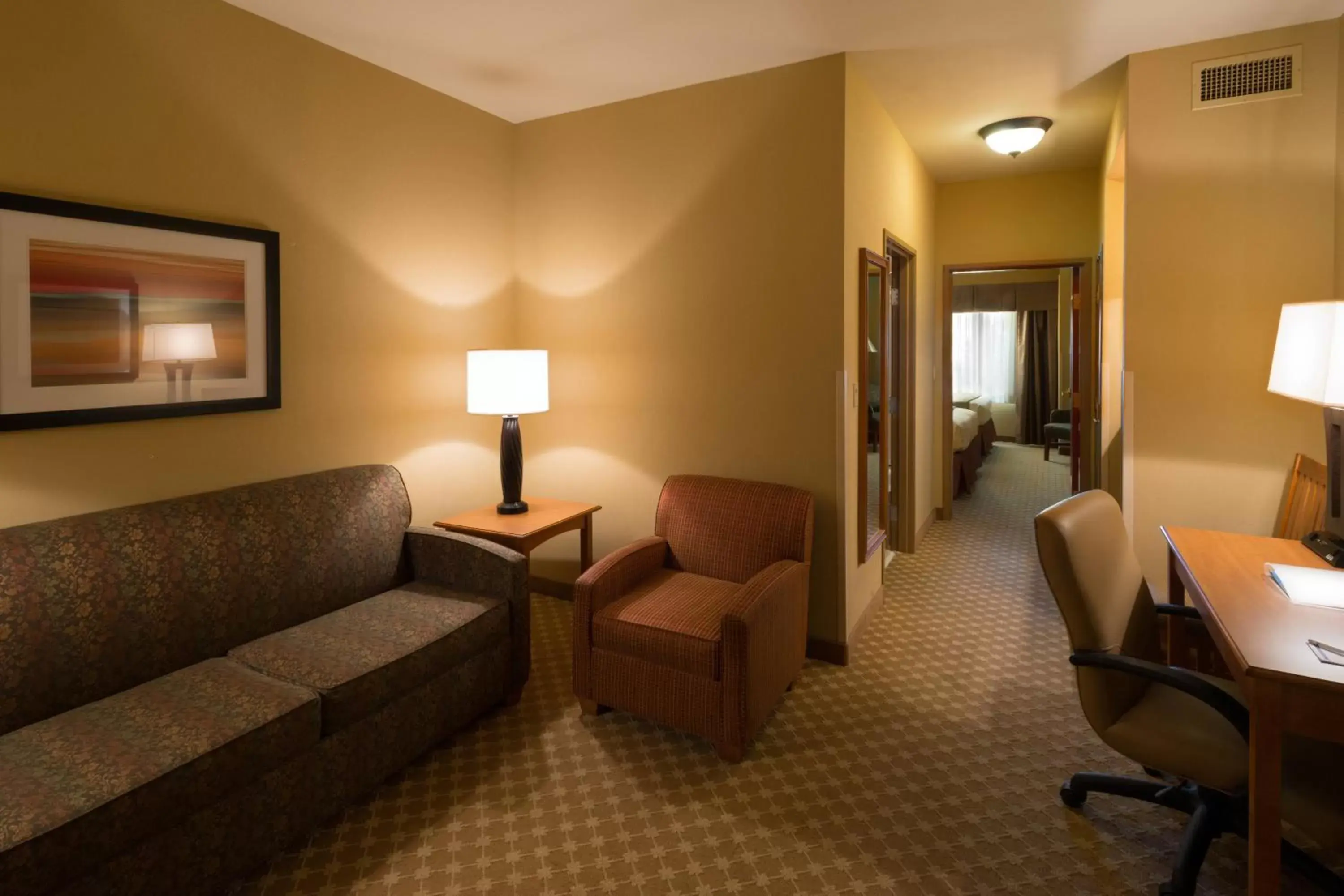 Photo of the whole room, Seating Area in Holiday Inn Express Hotel & Suites Chicago West Roselle, an IHG Hotel