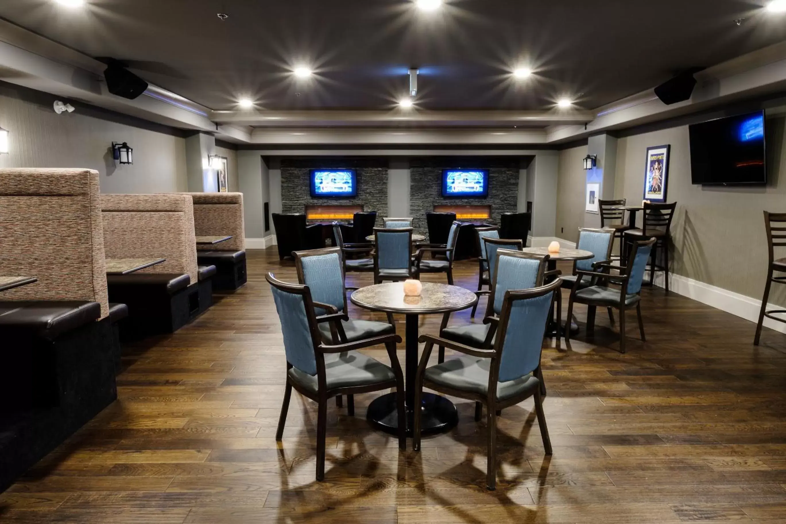 Lounge or bar, Restaurant/Places to Eat in Chateau Nova Yellowknife