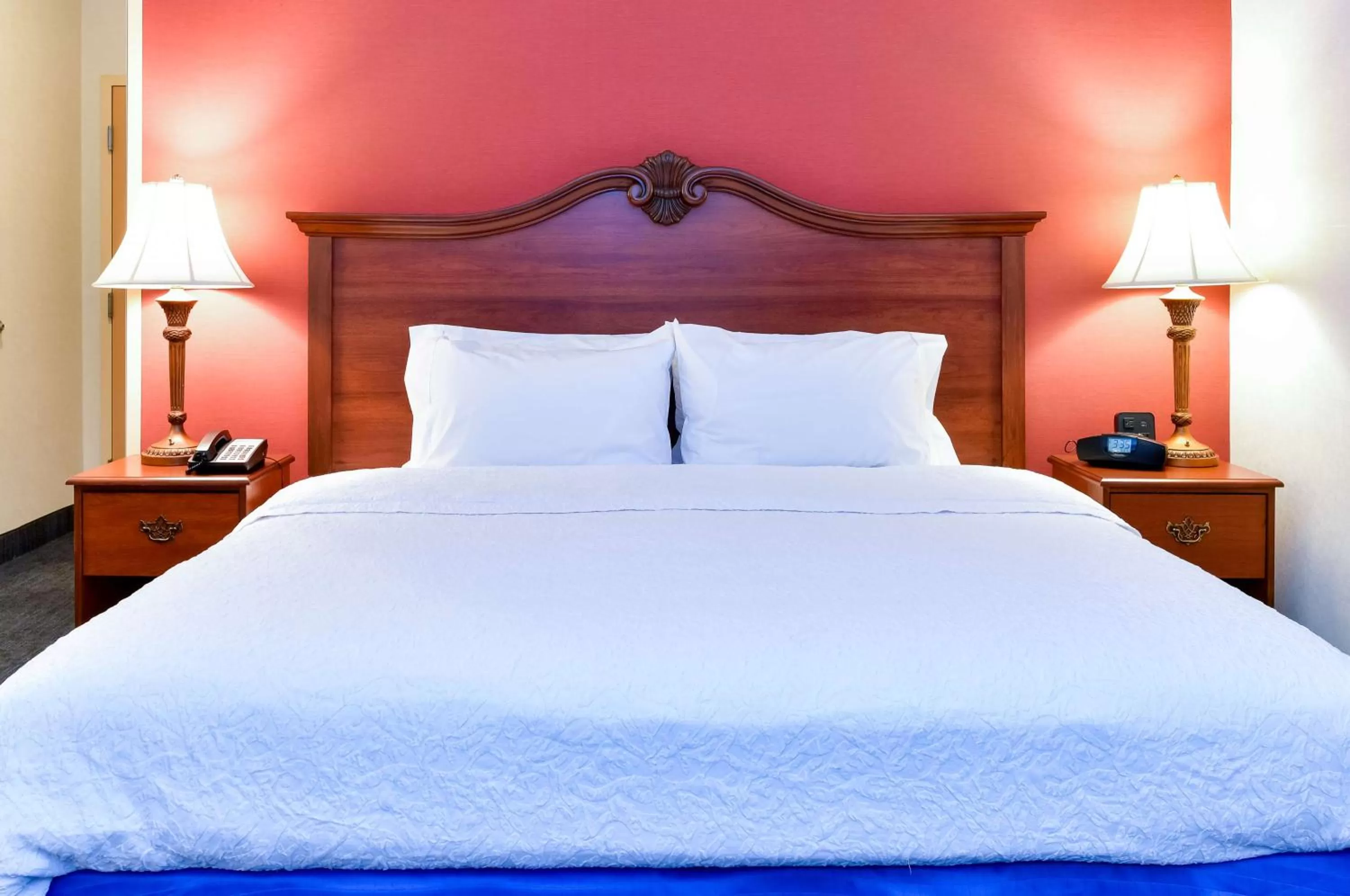 Bed in Hampton Inn & Suites Pittsburg