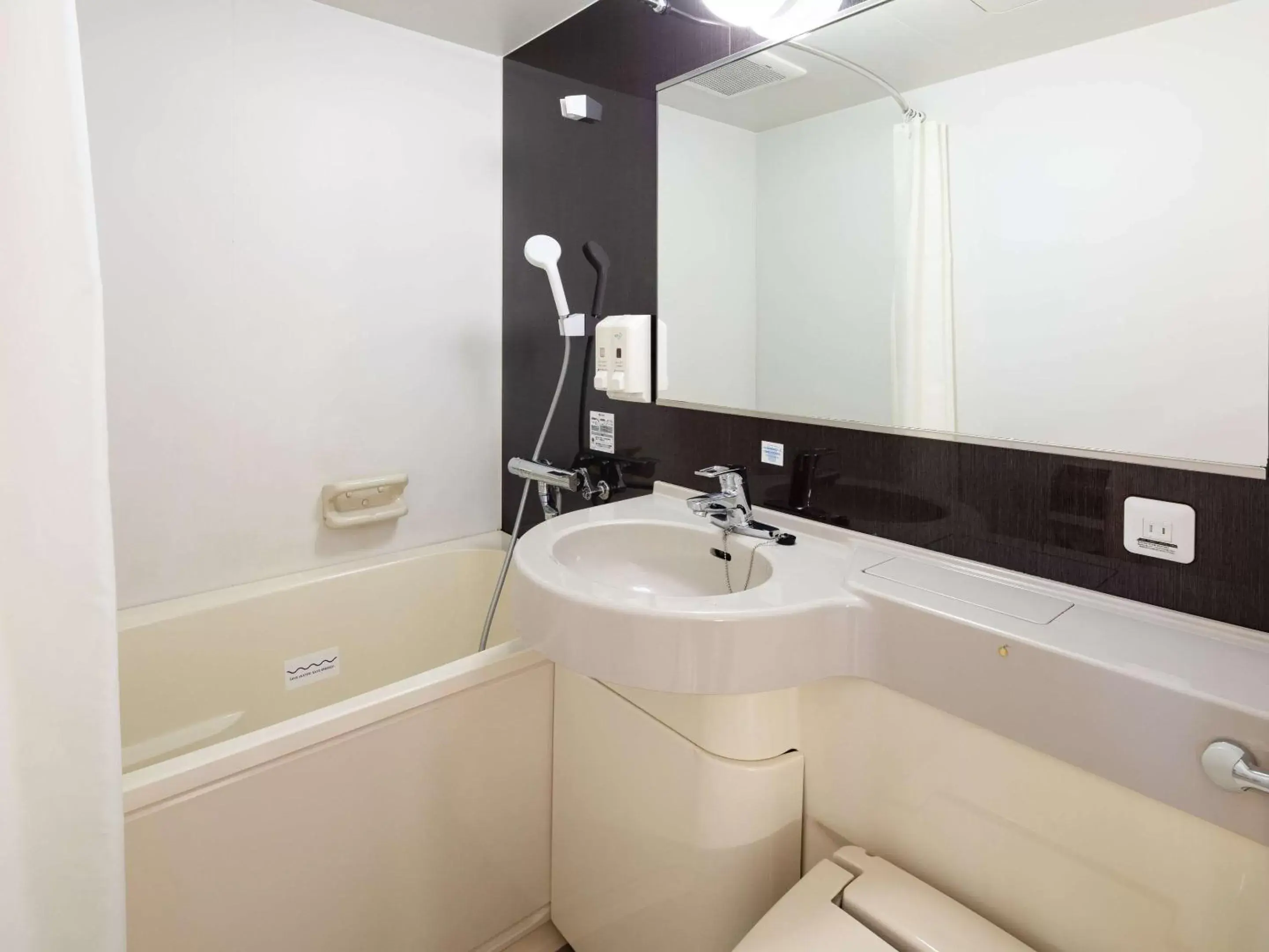 Bedroom, Bathroom in Comfort Hotel Hikone
