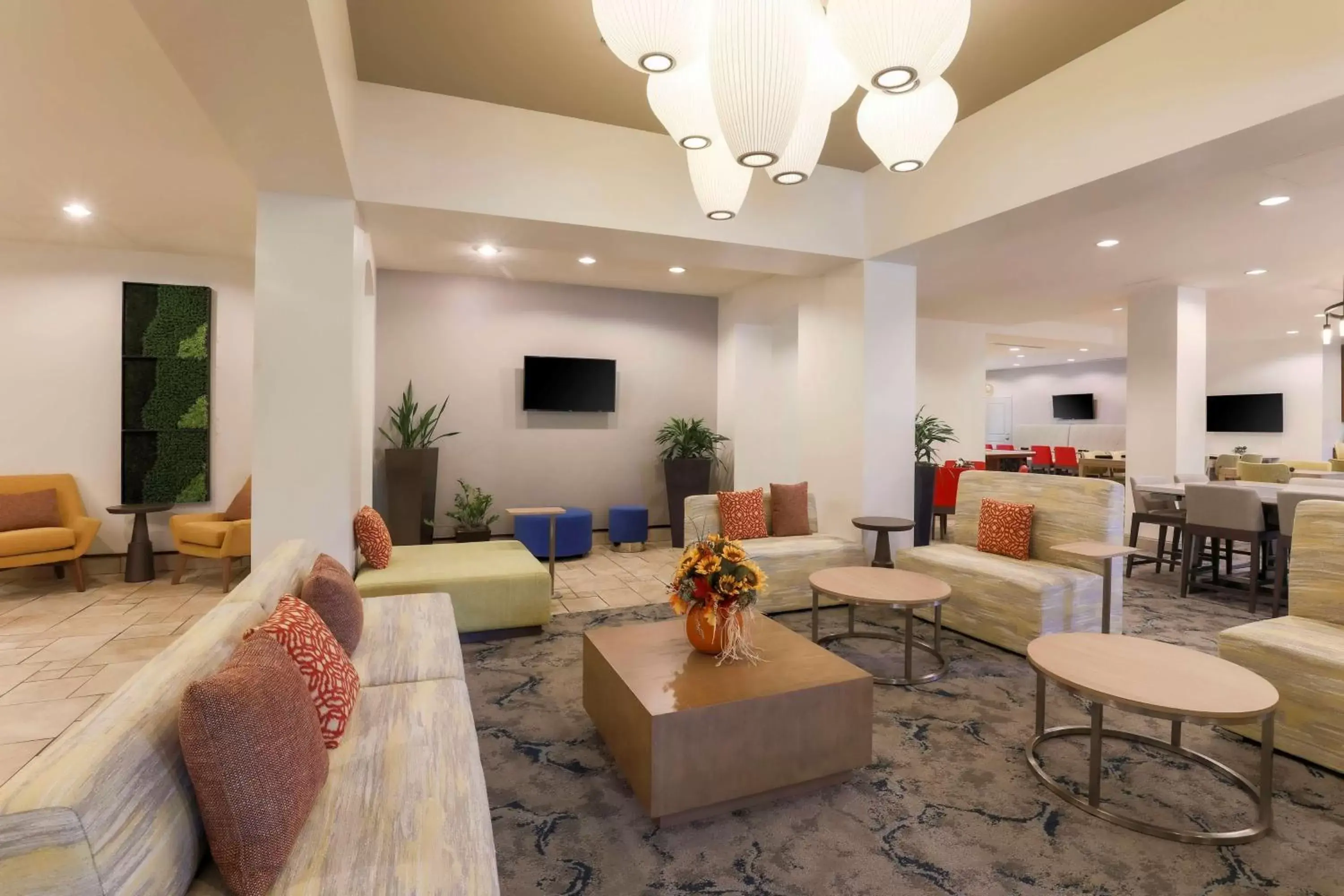 Lobby or reception, Lounge/Bar in Hilton Garden Inn Raleigh-Durham/Research Triangle Park