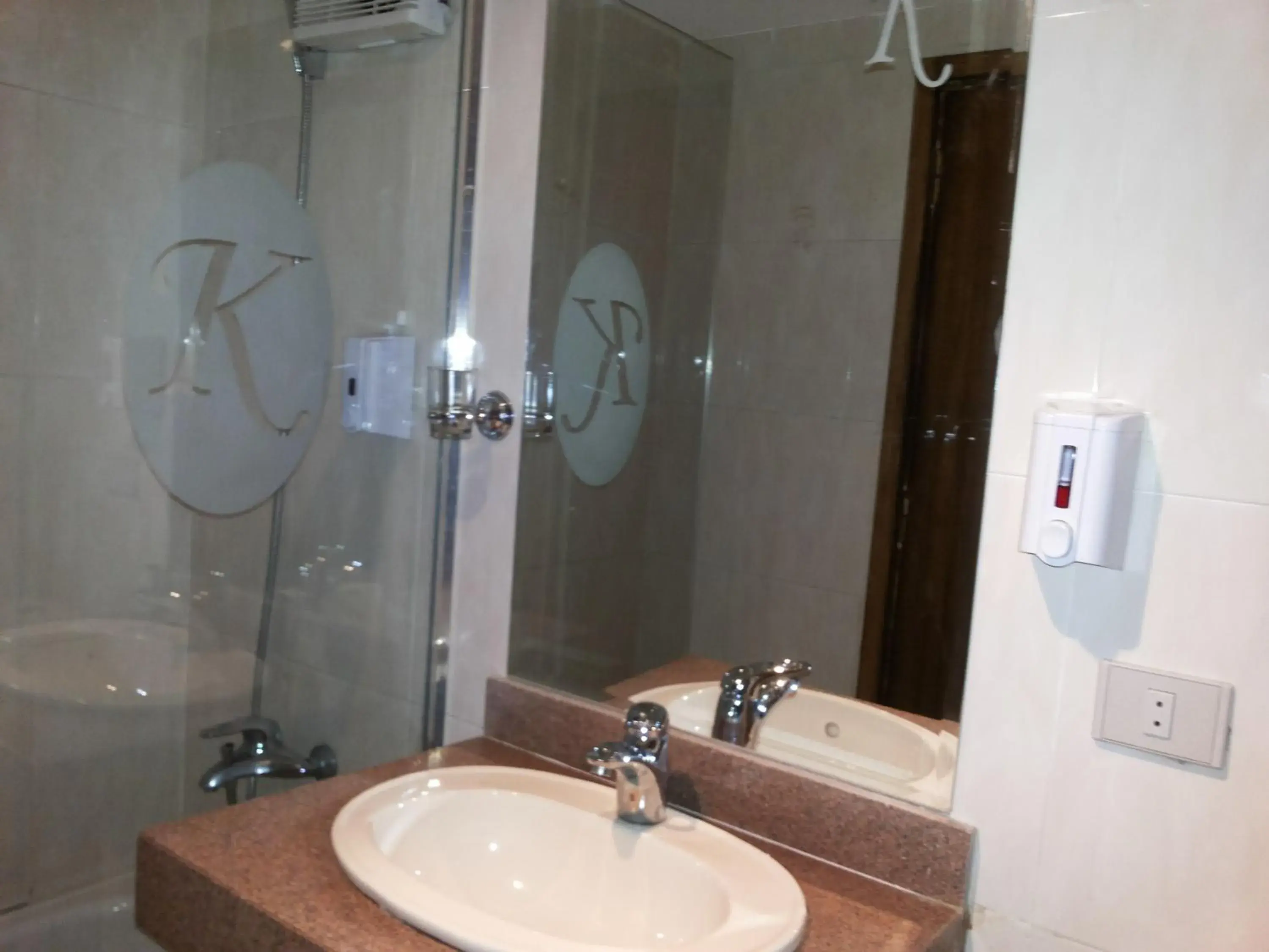 Bathroom in Kanzy Hotel Cairo