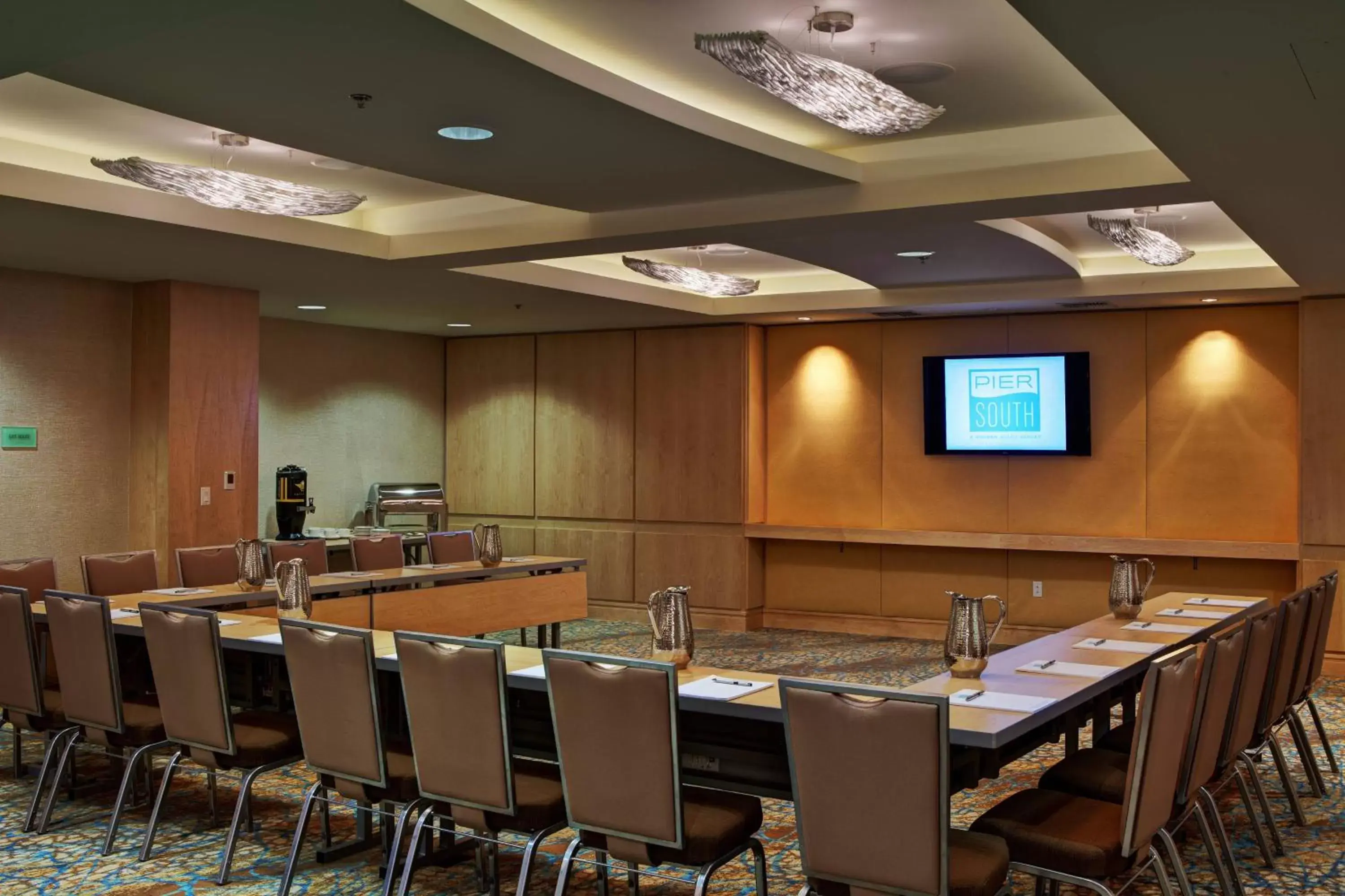 Meeting/conference room in Pier South Resort, Autograph Collection