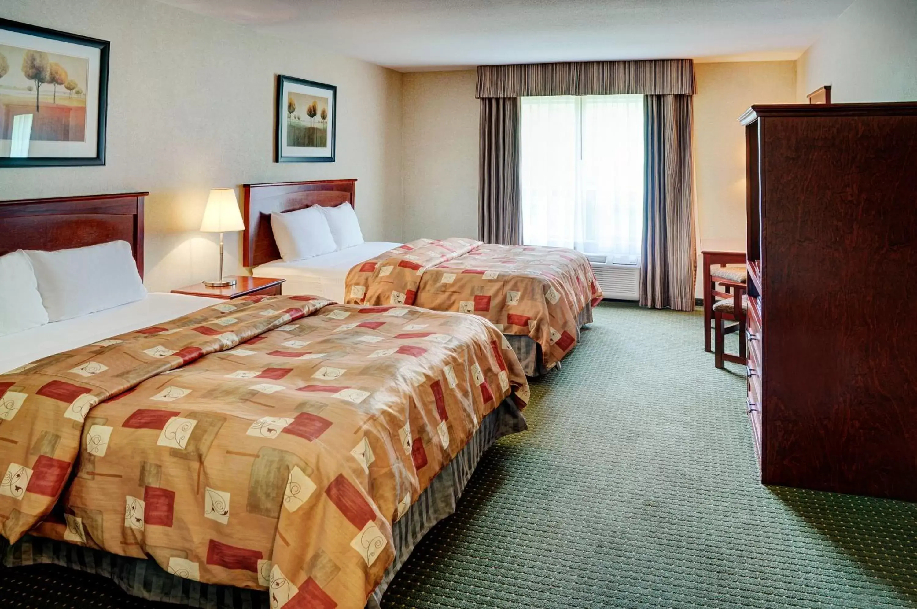 Bedroom, Bed in Lakeview Inns & Suites - Slave Lake