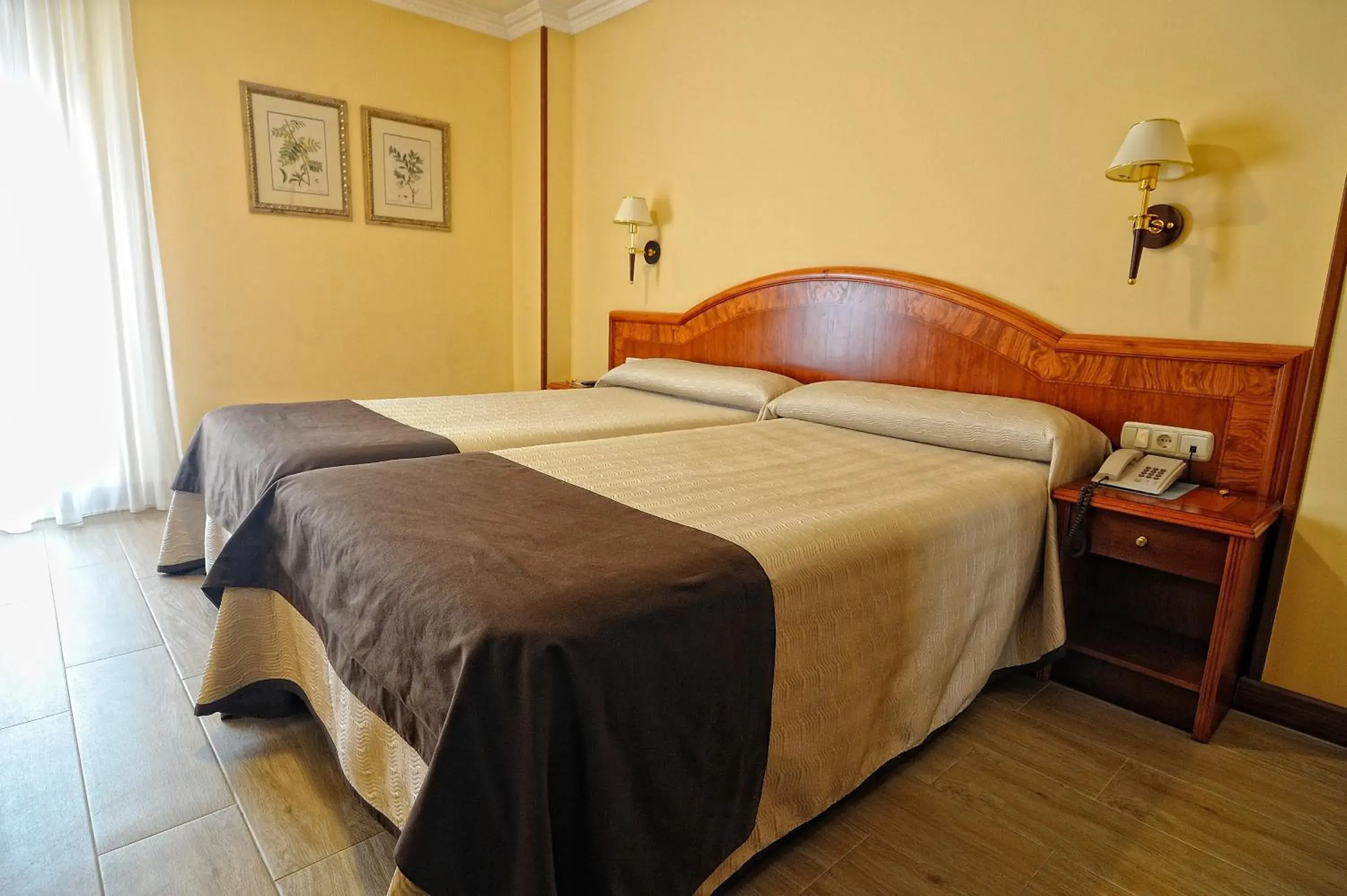 Lounge or bar, Bed in Hotel Alisi