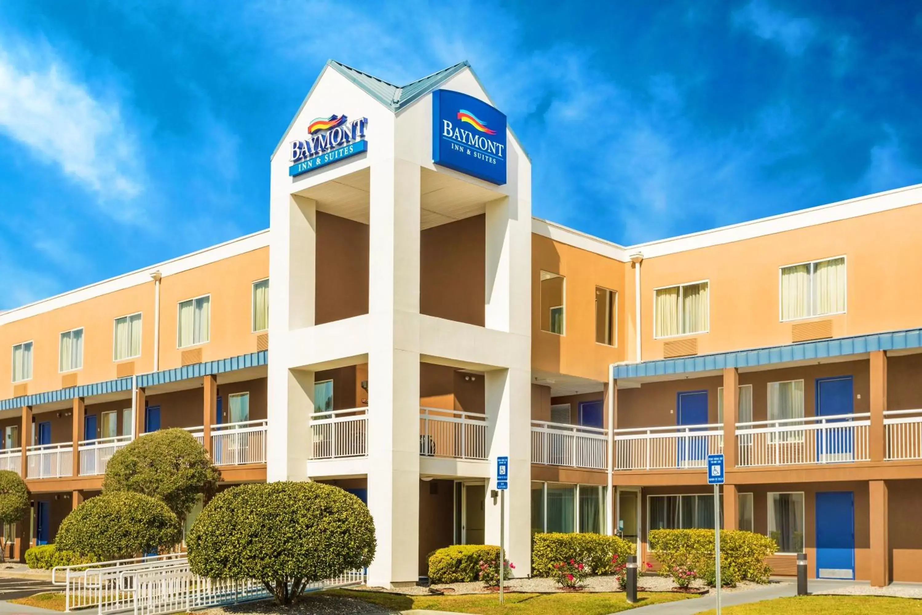 Property building in Baymont by Wyndham Savannah Midtown Property building in Baymont by Wyndham Savannah Midtown