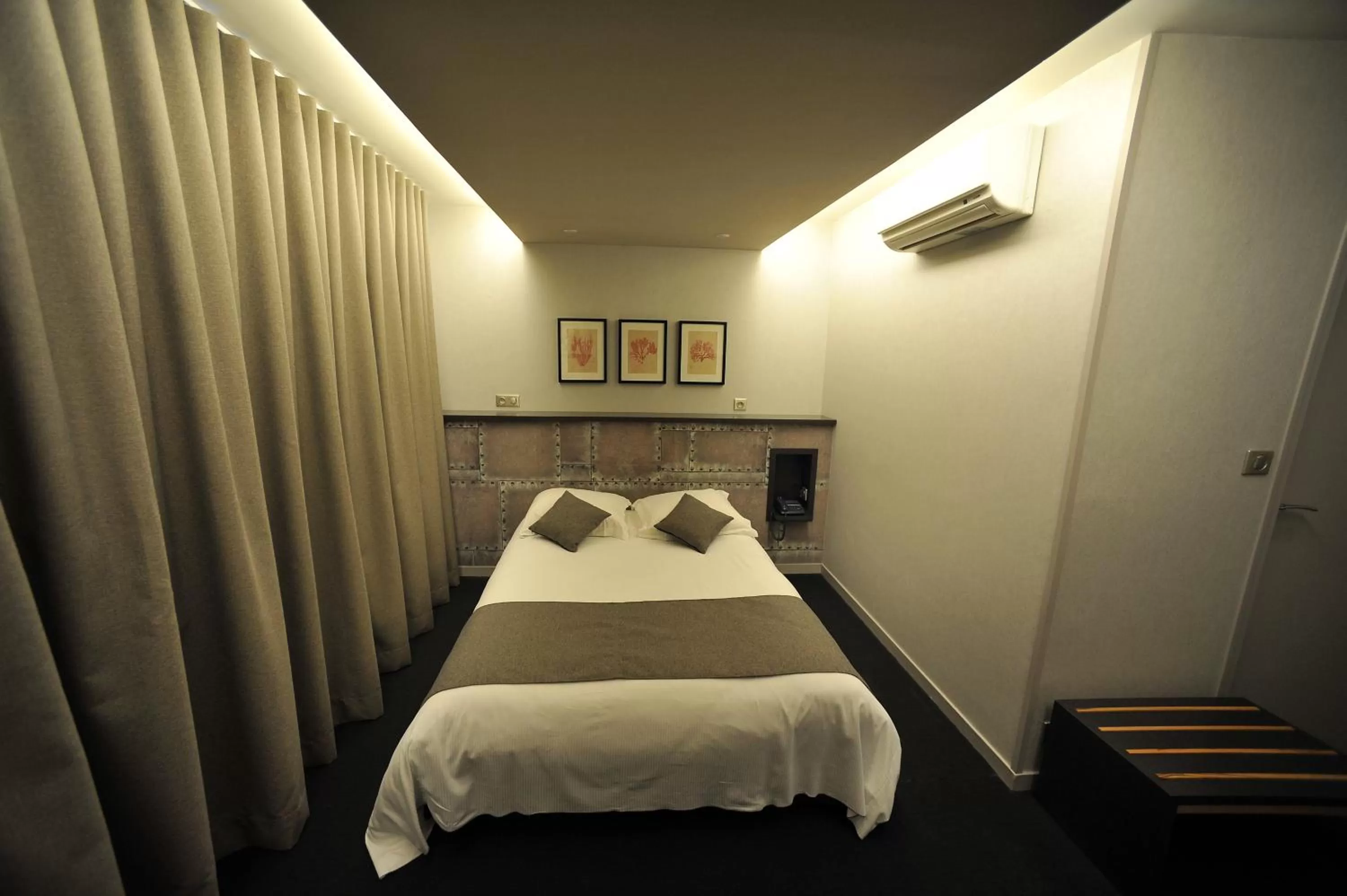 Bedroom, Bed in Nota Bene