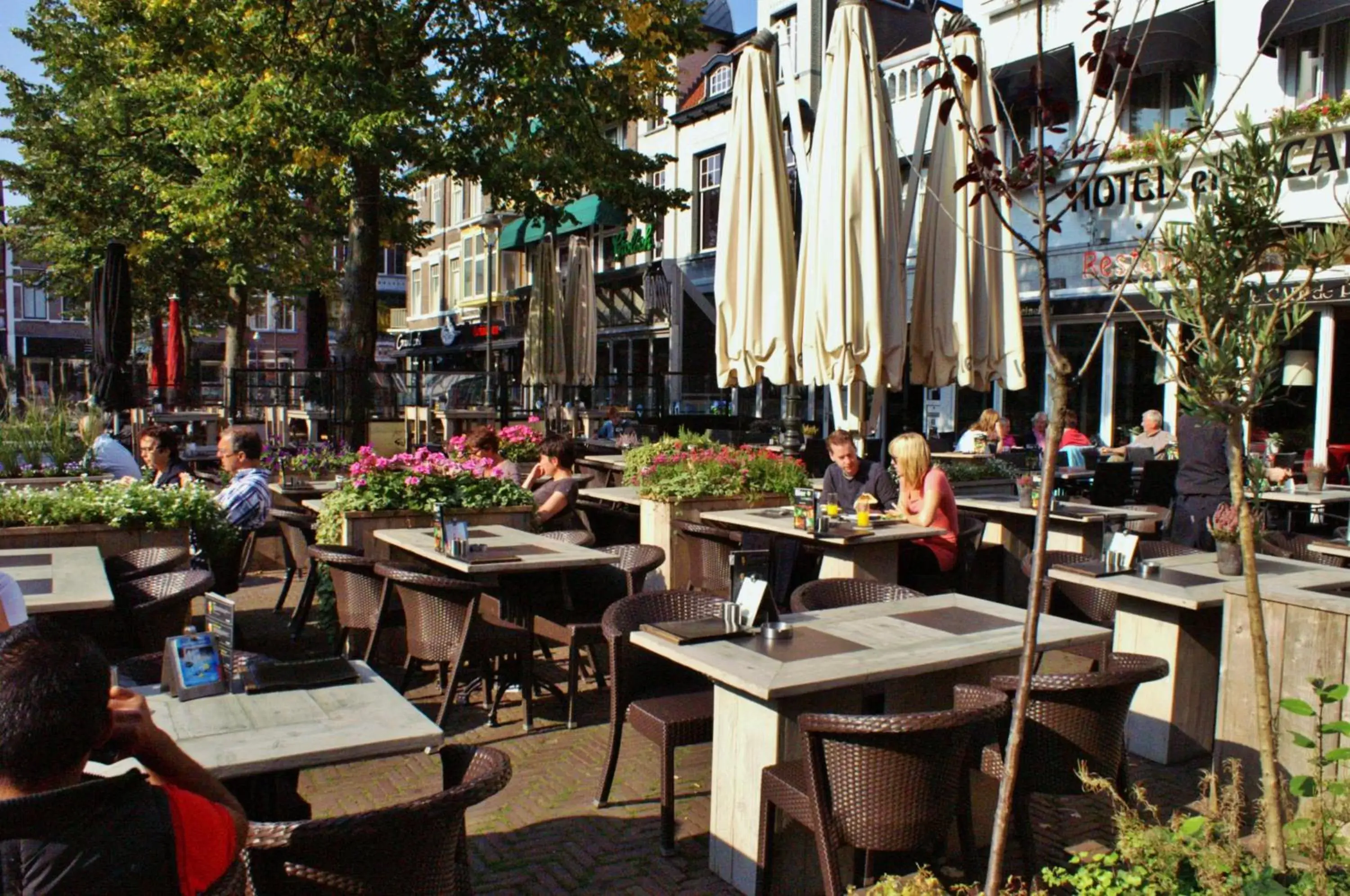 Restaurant/Places to Eat in Hotel et le Cafe de Paris