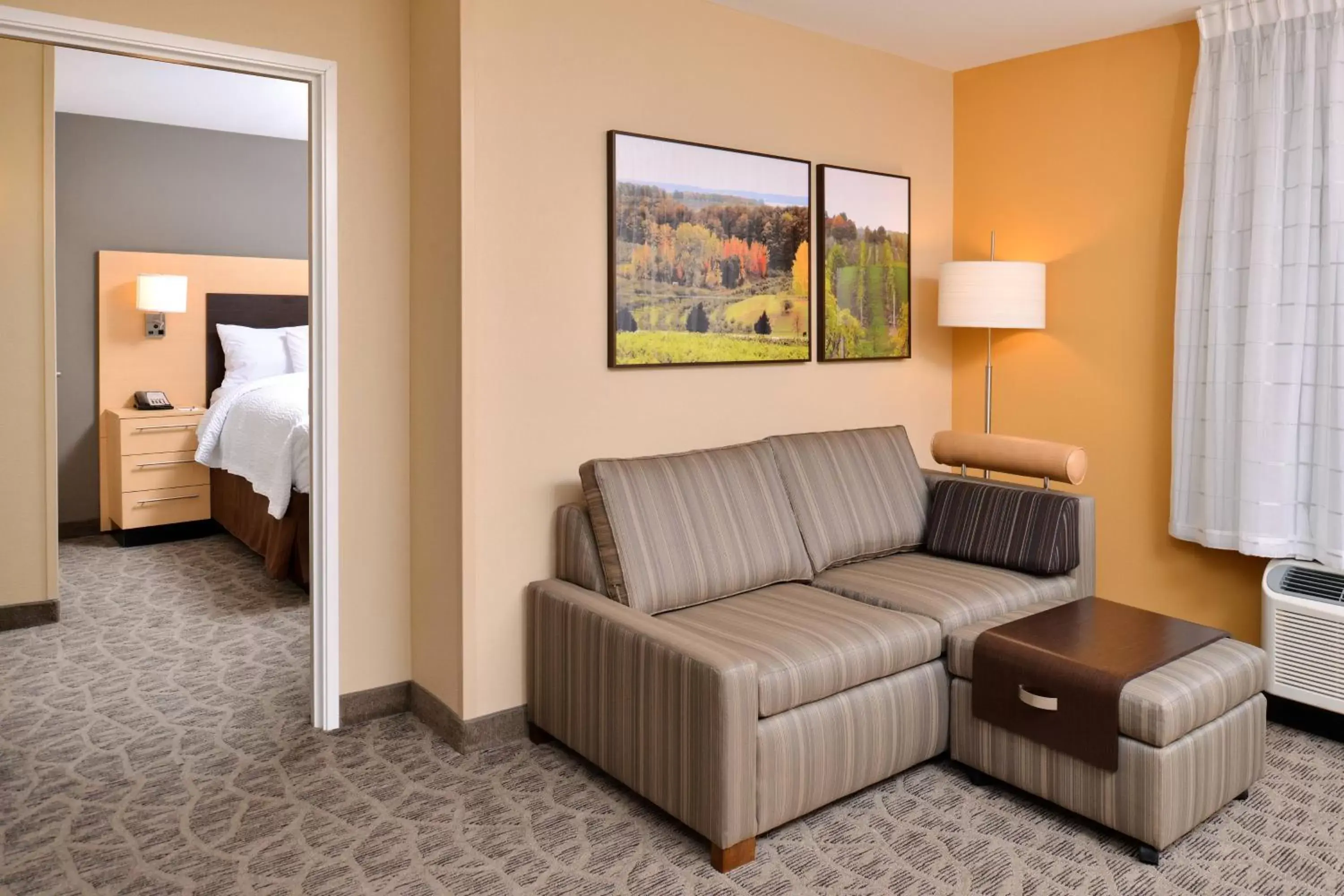 Bedroom, Seating Area in TownePlace Suites by Marriott Detroit Commerce