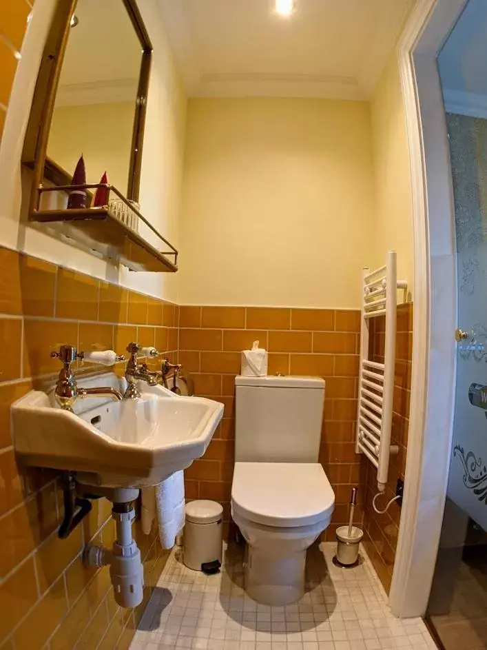 Bathroom in Railway Hotel