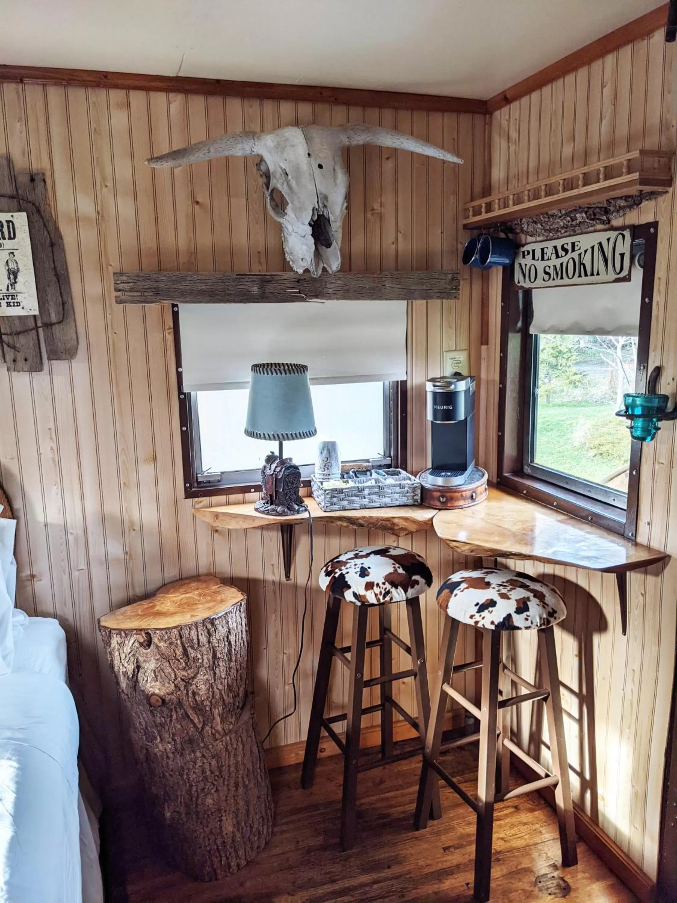 Dining area in Olympic Railway Inn