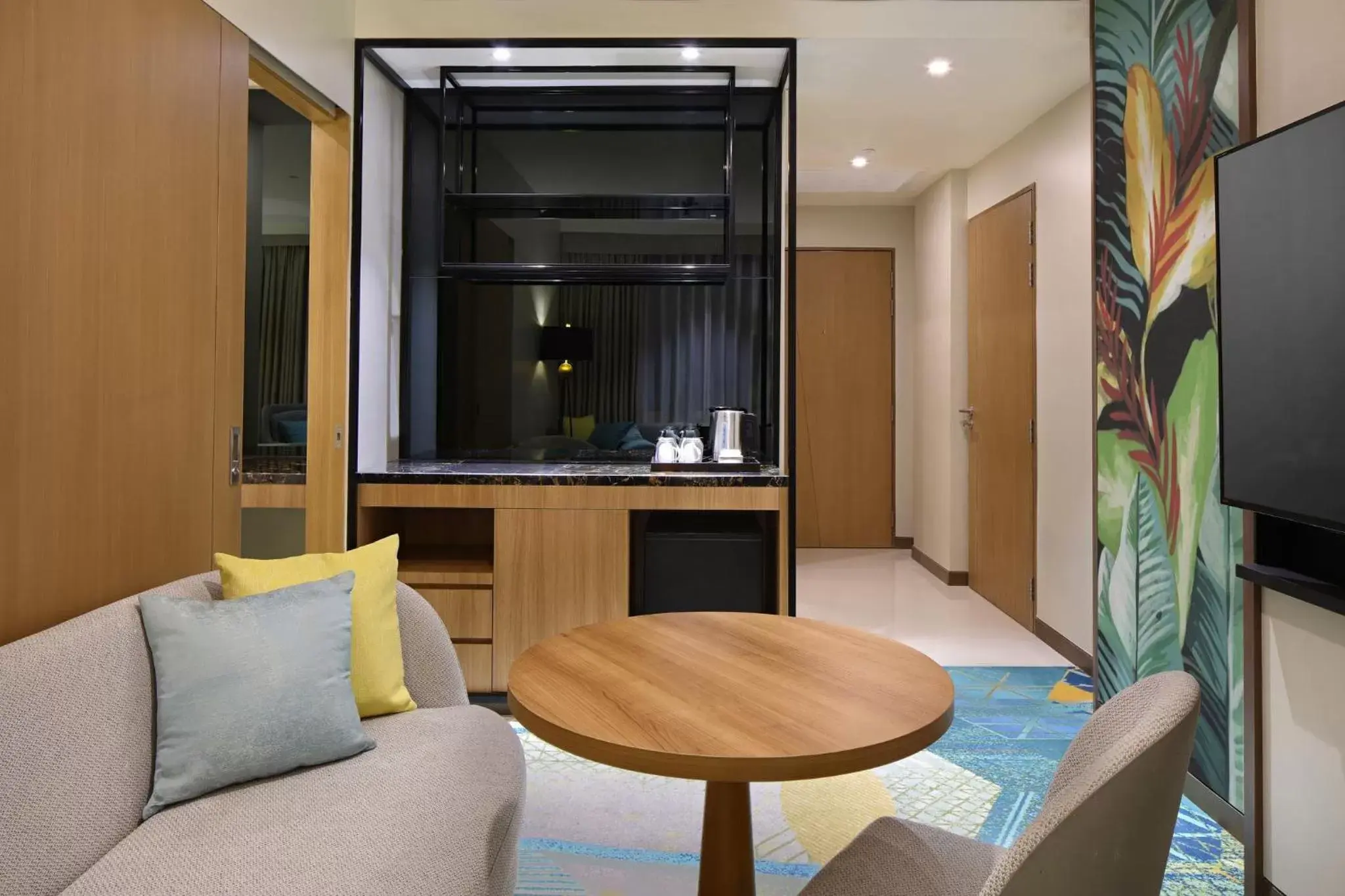 Bedroom, Seating Area in Holiday Inn Cebu City, an IHG Hotel