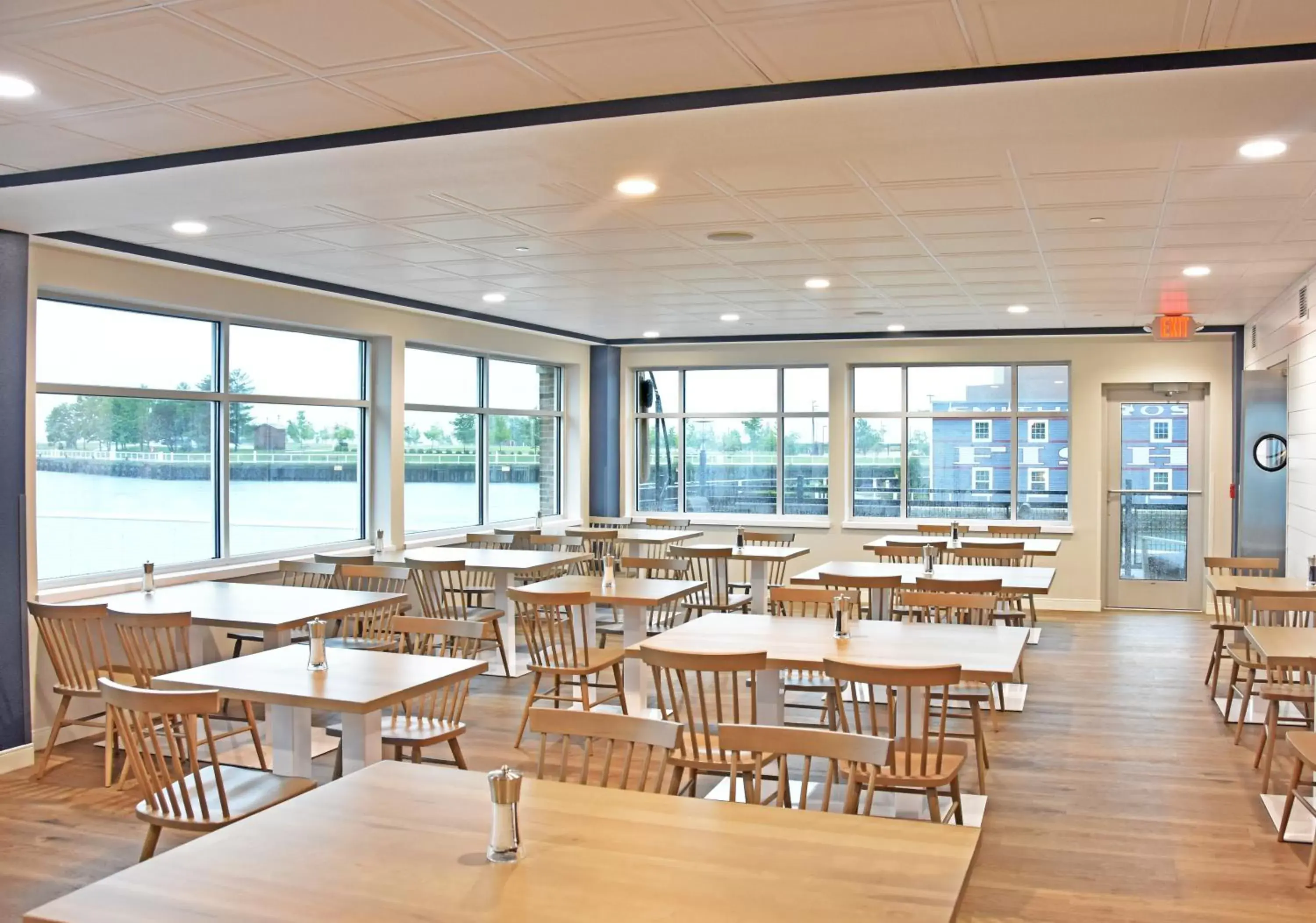Restaurant/places to eat in The Harborview on Lake Michigan, Ascend Hotel Collection Restaurant/places to eat in The Harborview on Lake Michigan, Ascend Hotel Collection