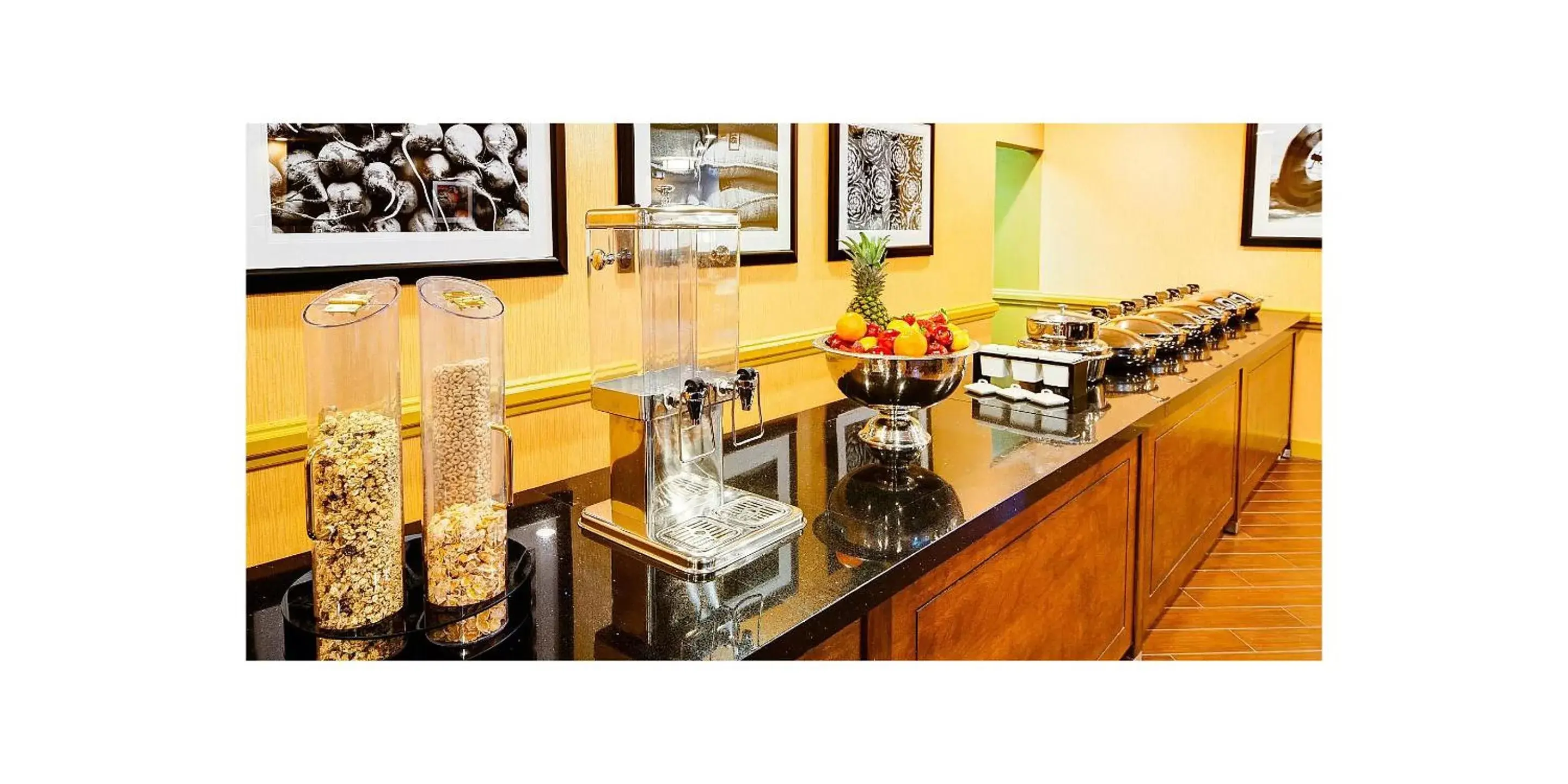 Food, Restaurant/Places to Eat in Brandywine Plaza Hotel - SureStay Collection by Best Western