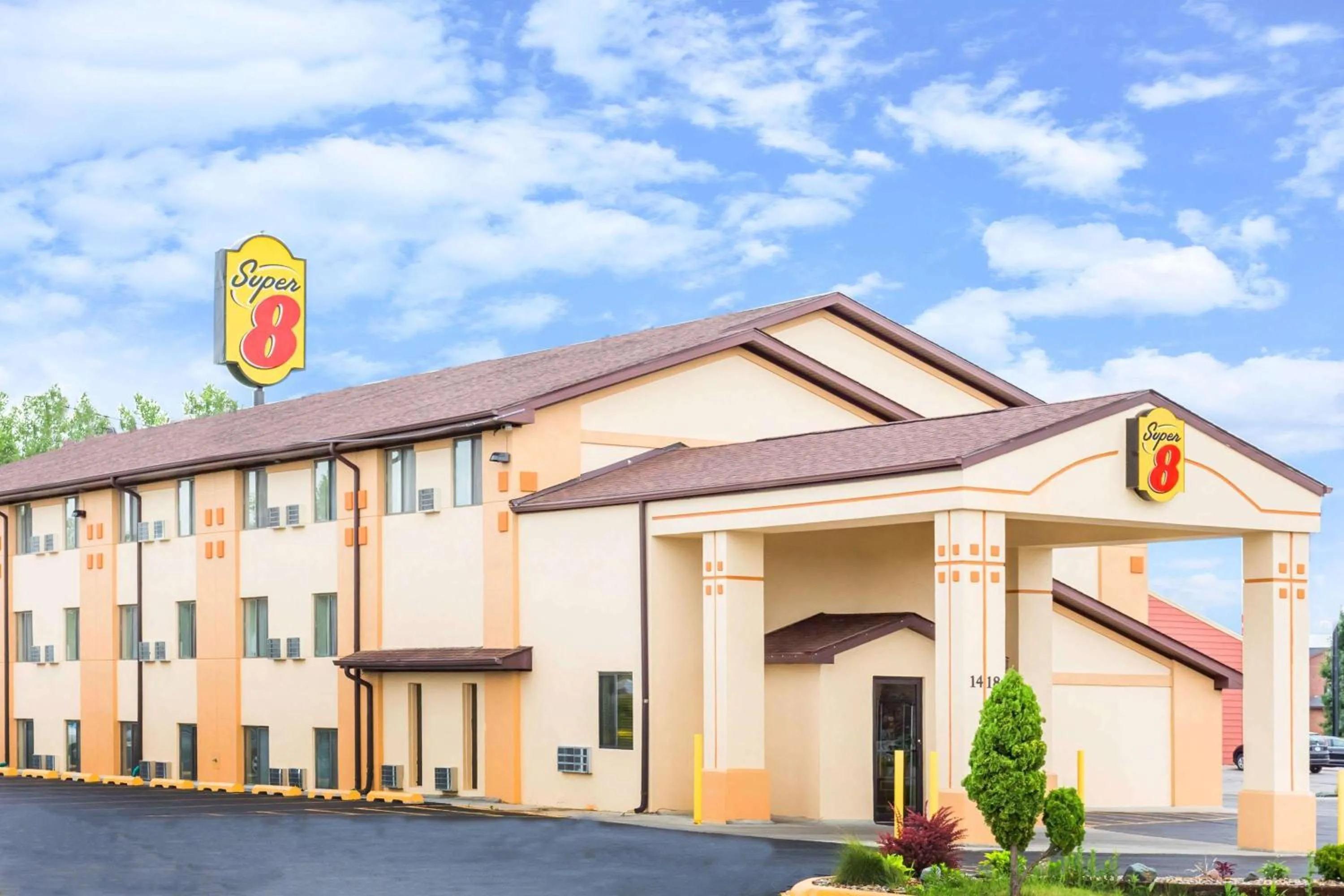 Property Building in Super 8 by Wyndham Ames