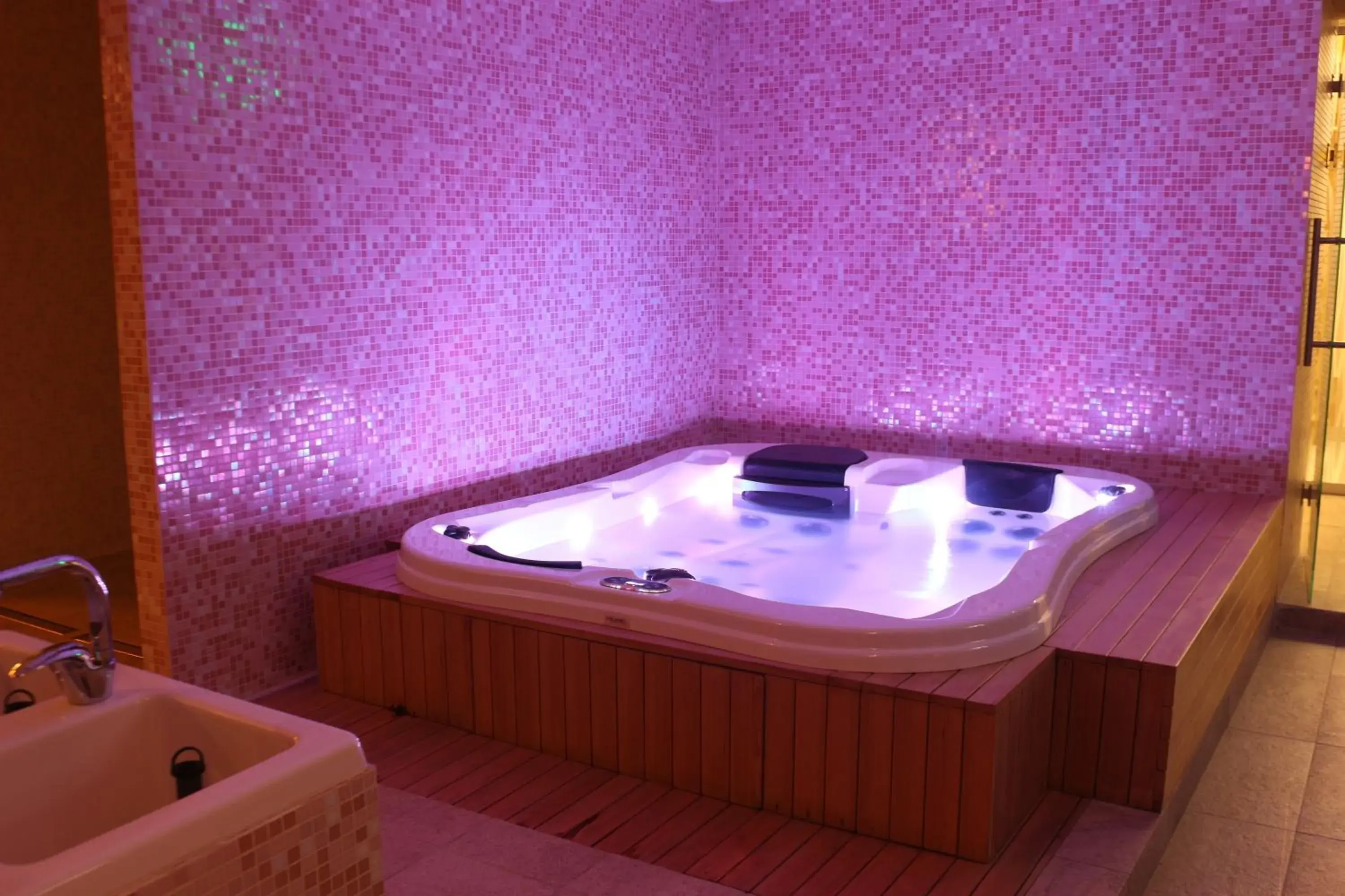 Hot Tub in Hotel City Savoy