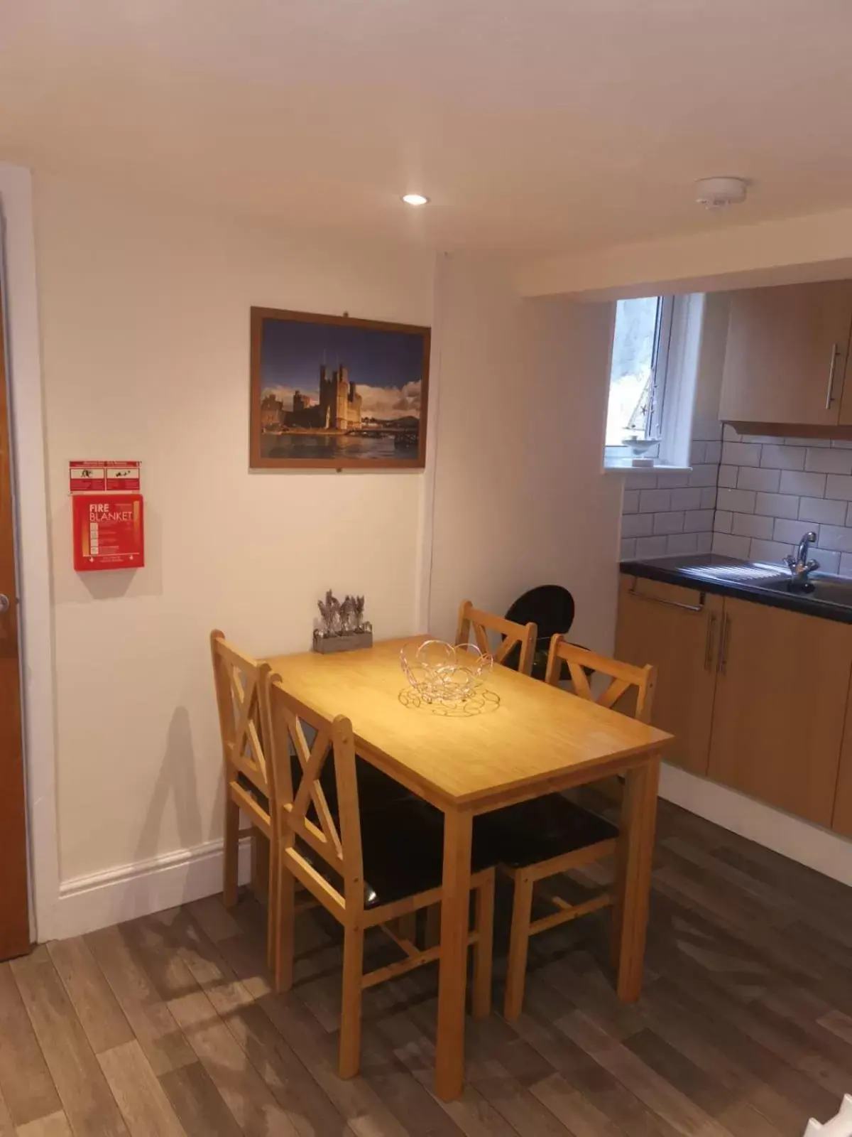 Kitchen or kitchenette, Dining Area in Ty Dre Town House