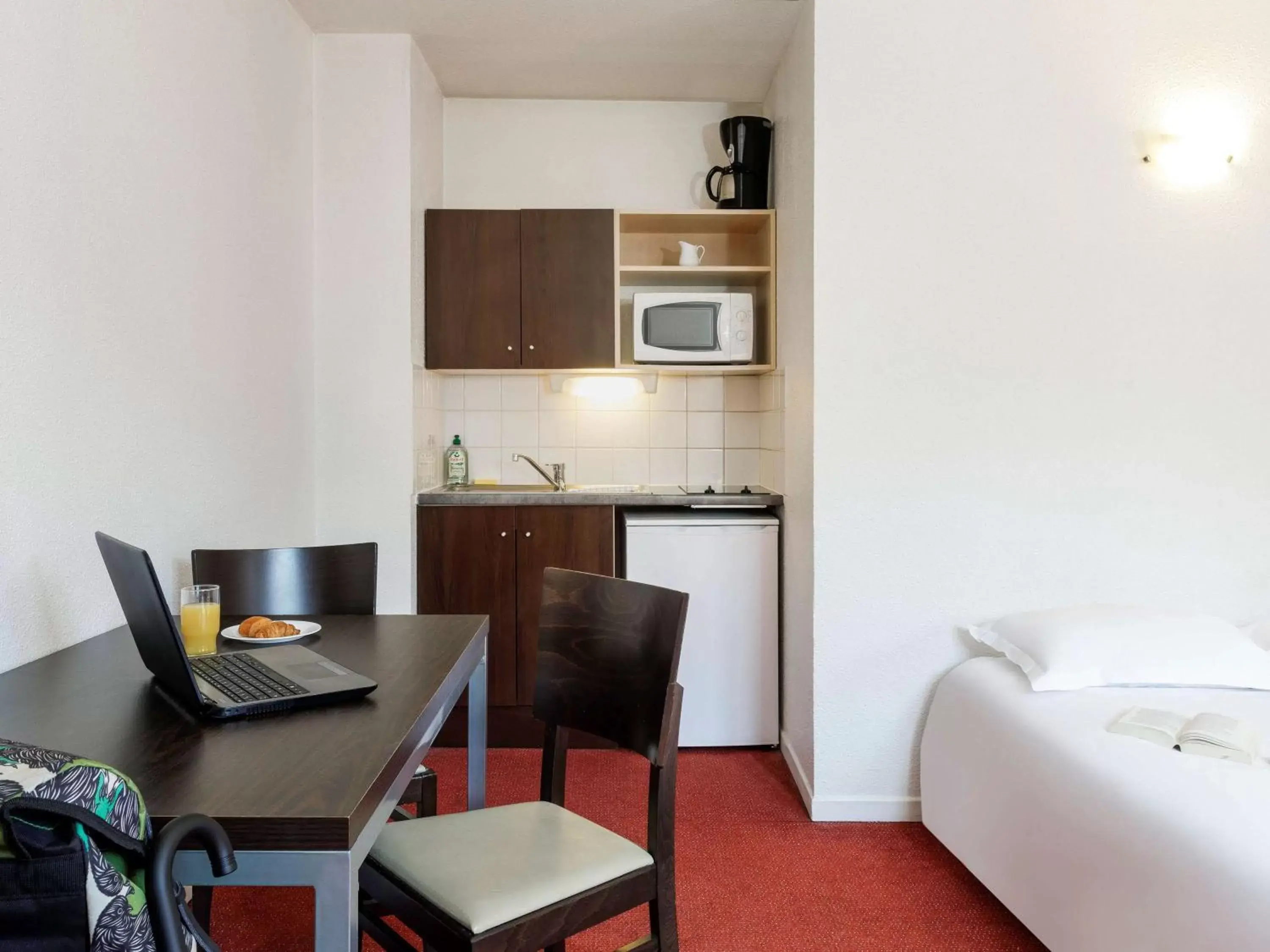 Photo of the whole room, Dining Area in Aparthotel Adagio Access Lille Vauban