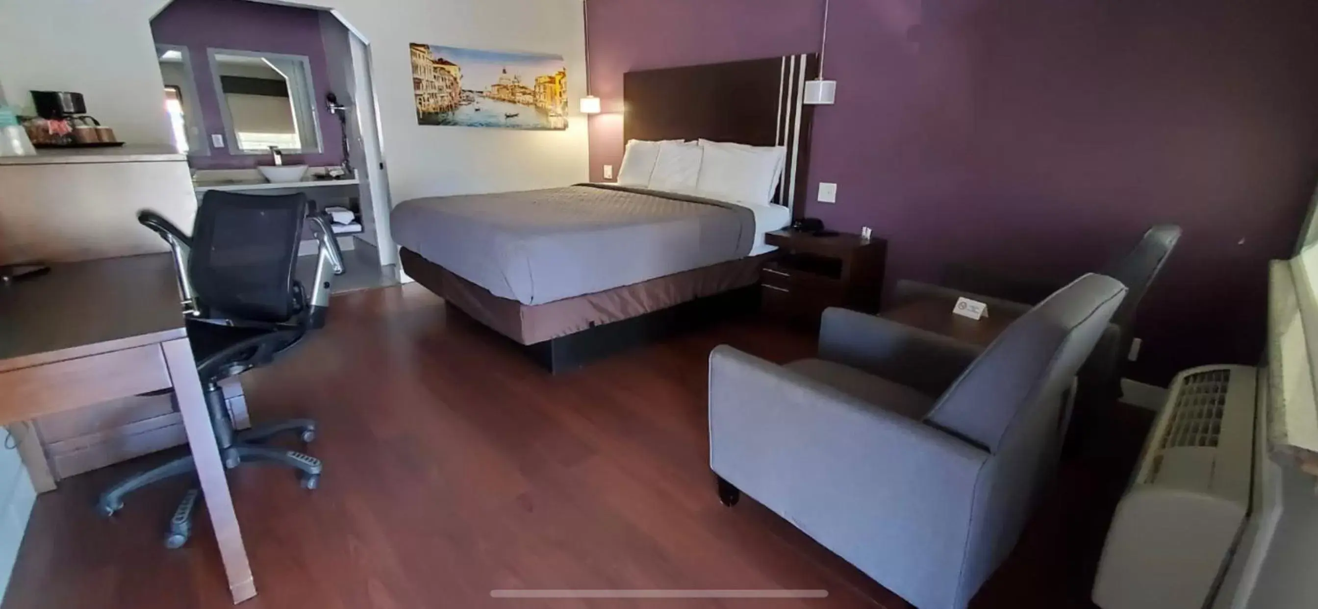 Bed in Muir Lodge Motel Bed in Muir Lodge Motel