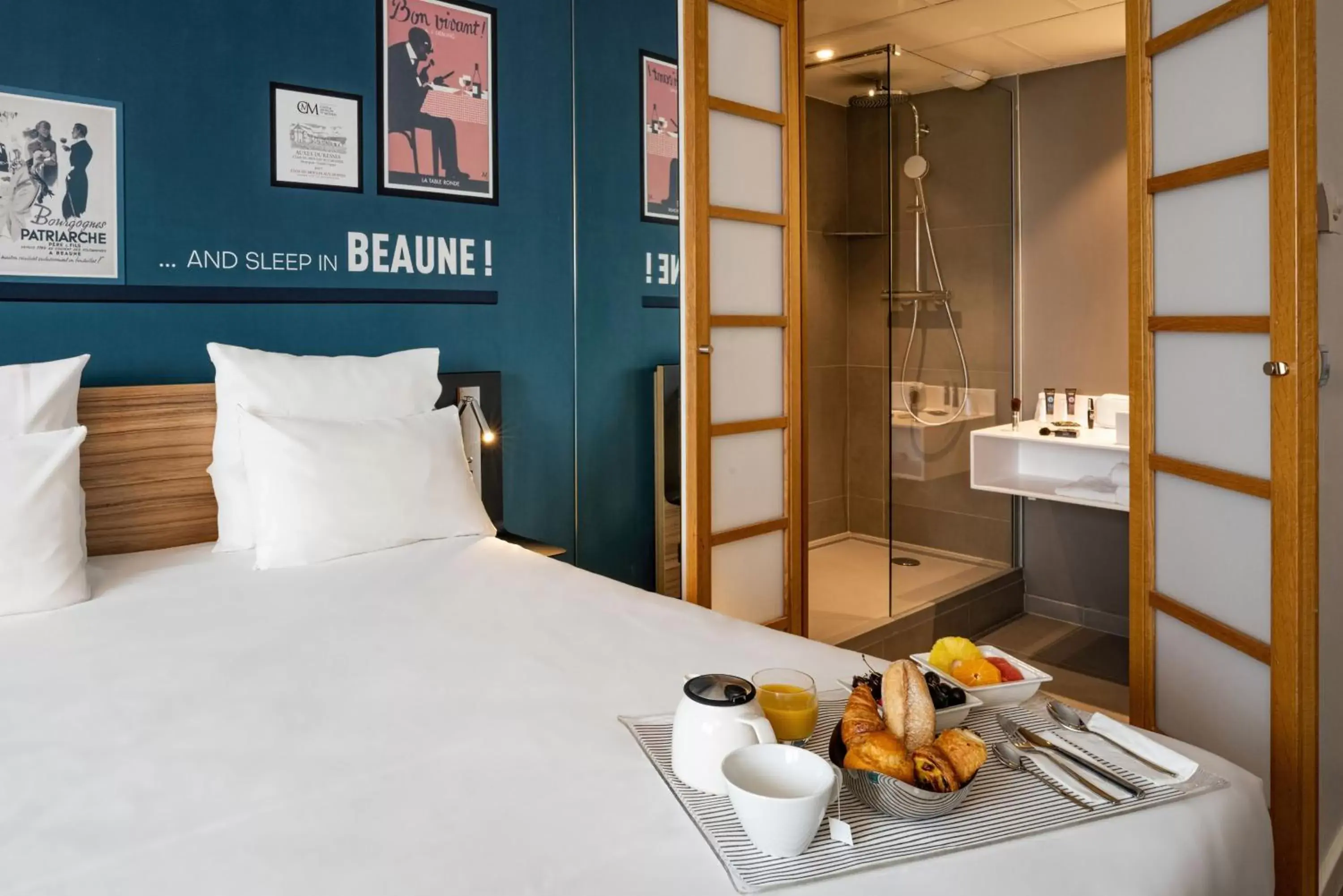 Bed in Novotel Beaune