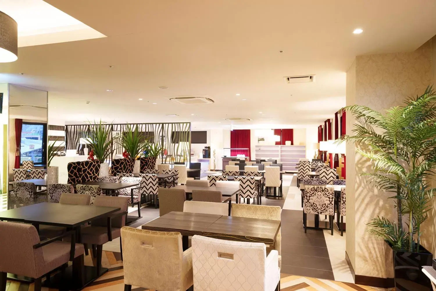 Lounge or bar, Restaurant/Places to Eat in Centurion Hotel Grand Kobe Station