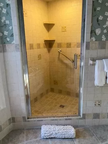 Bathroom in Hanna House Bed & Breakfast