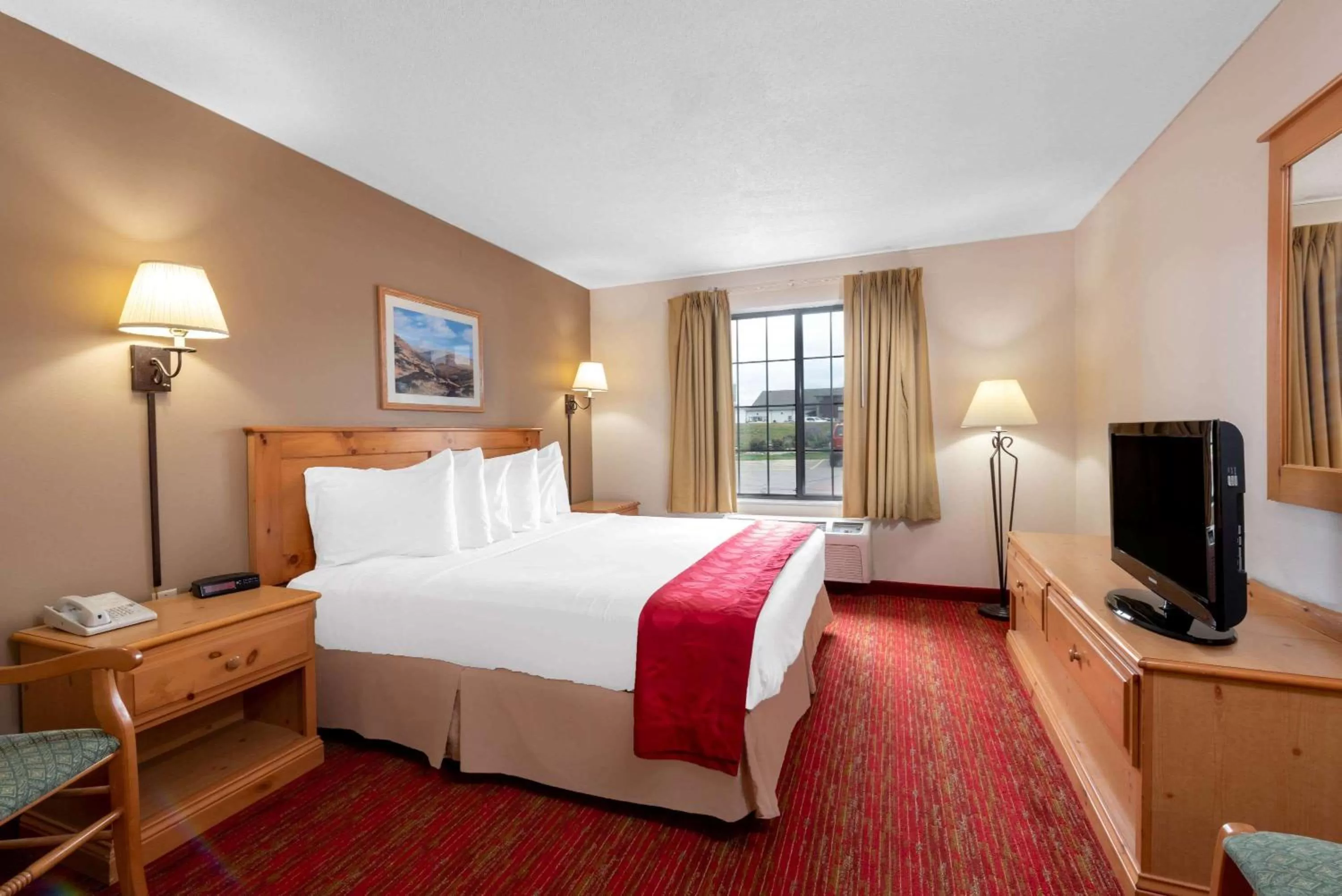 Photo of the whole room, Bed in Summerset Hotel and Suites Rapid City West