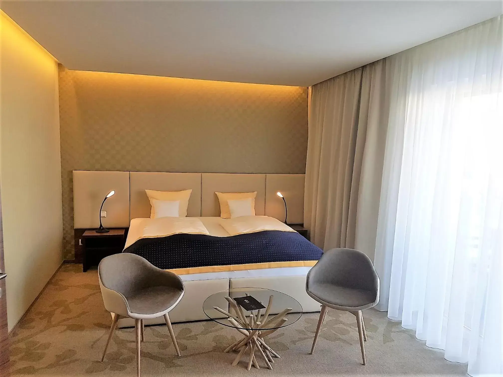 King Room with Roll-In Shower - single occupancy - Disability Access in Pension Laa Natura King Room with Roll-In Shower - single occupancy - Disability Access in Pension Laa Natura