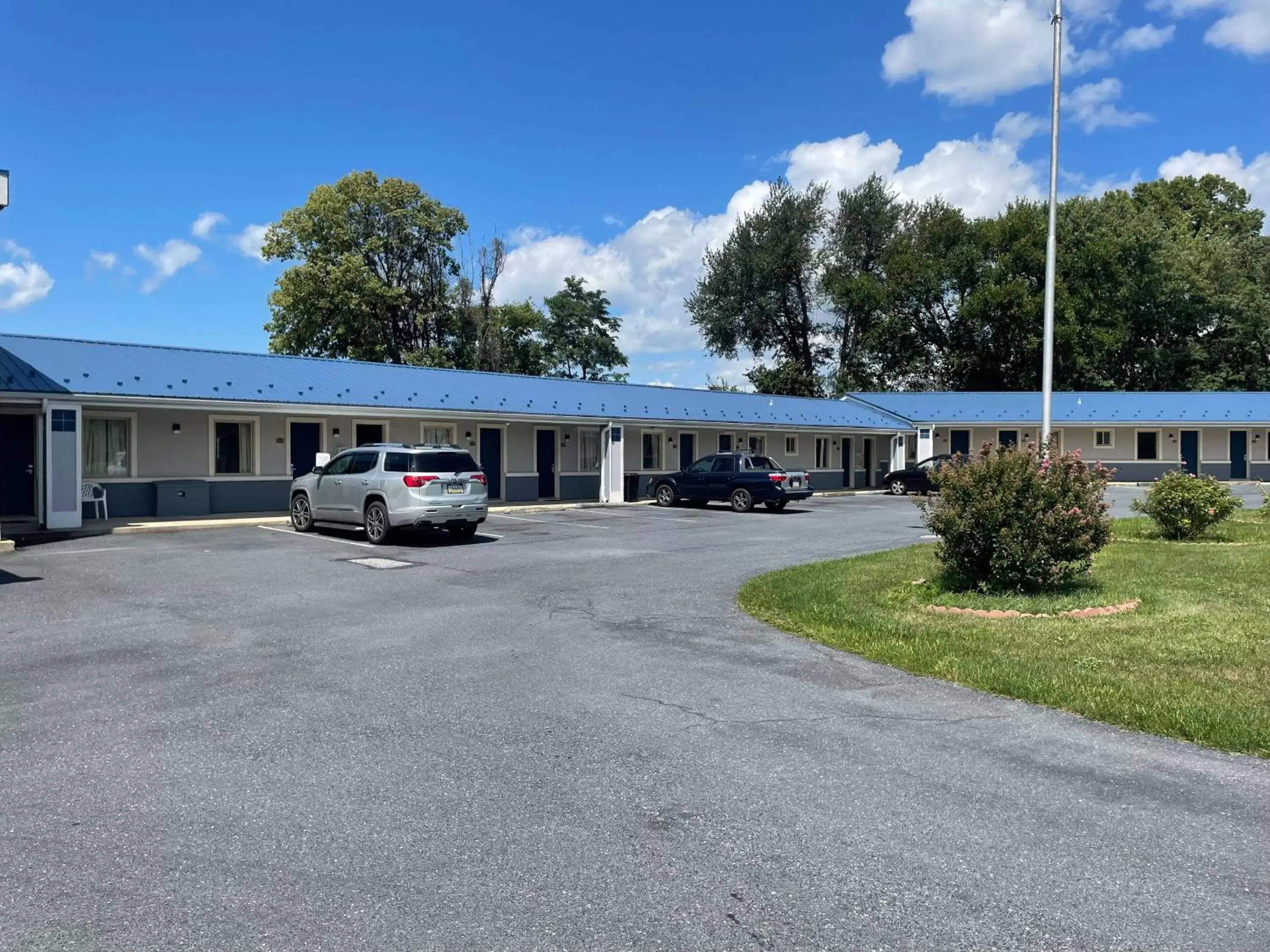 Property Building in Econo Lodge Mechanicsburg