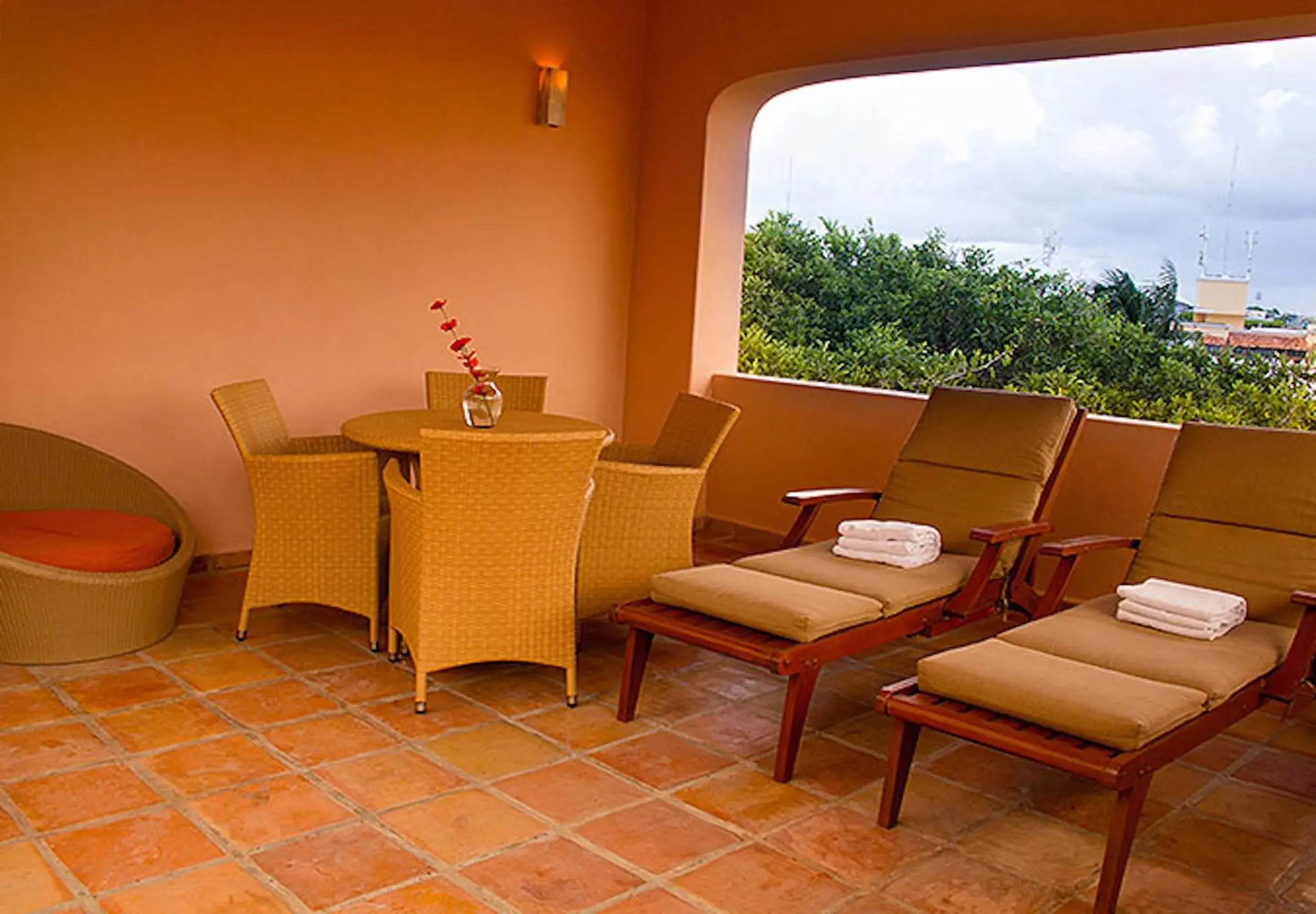 Solarium, Seating Area in Acanto Hotel Playa del Carmen, Trademark Collection by Wyndham