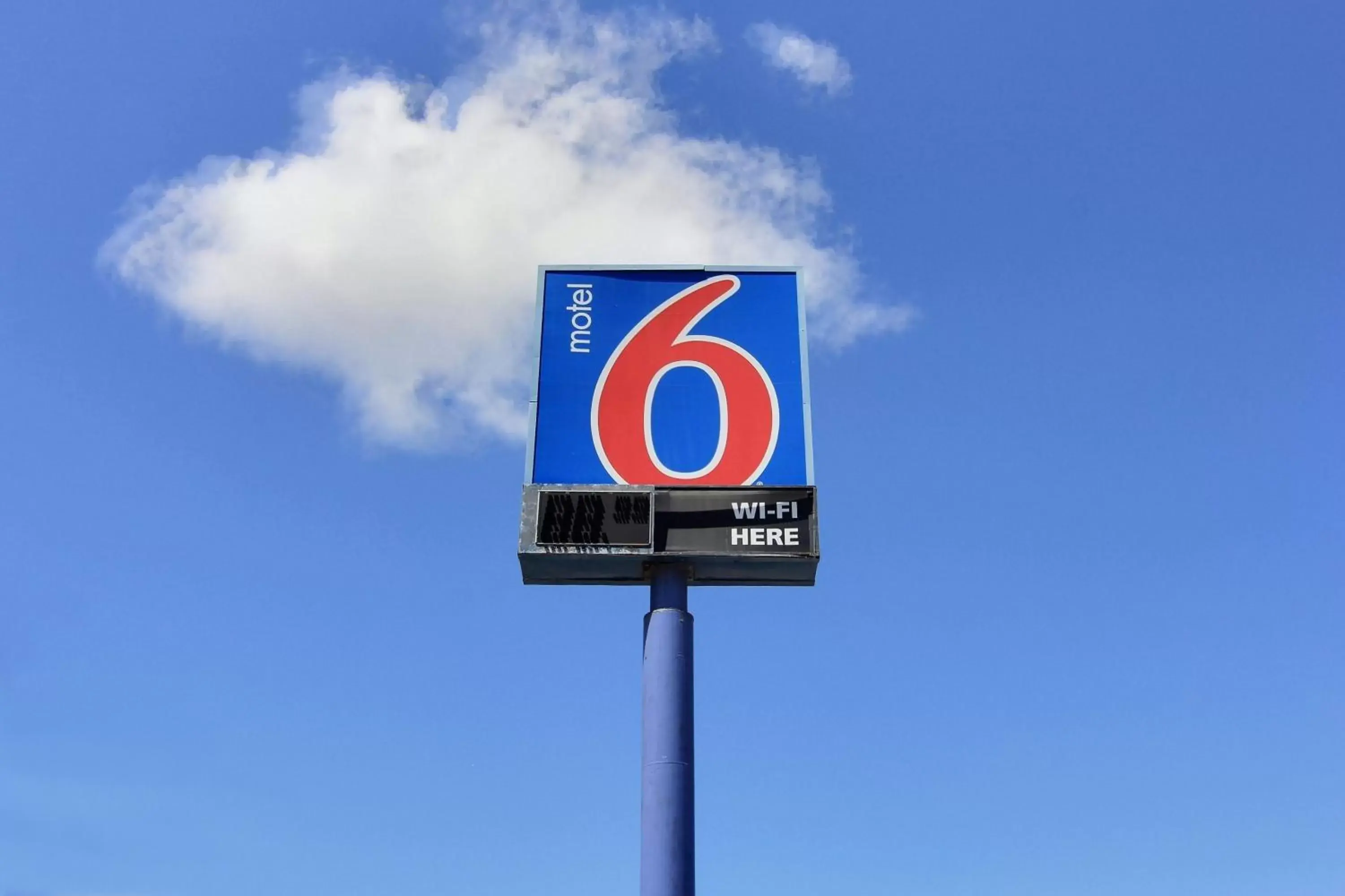 Facade/entrance in Motel 6-Corpus Christi, TX - East - North Padre Island