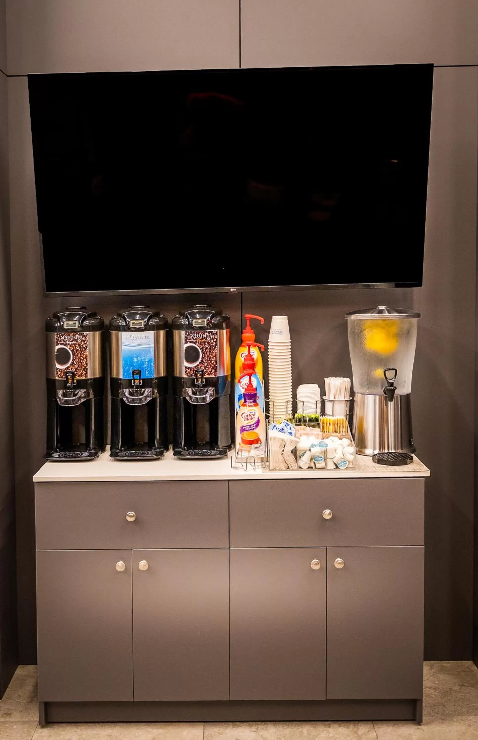 Lobby or reception in La Quinta by Wyndham Time Square South