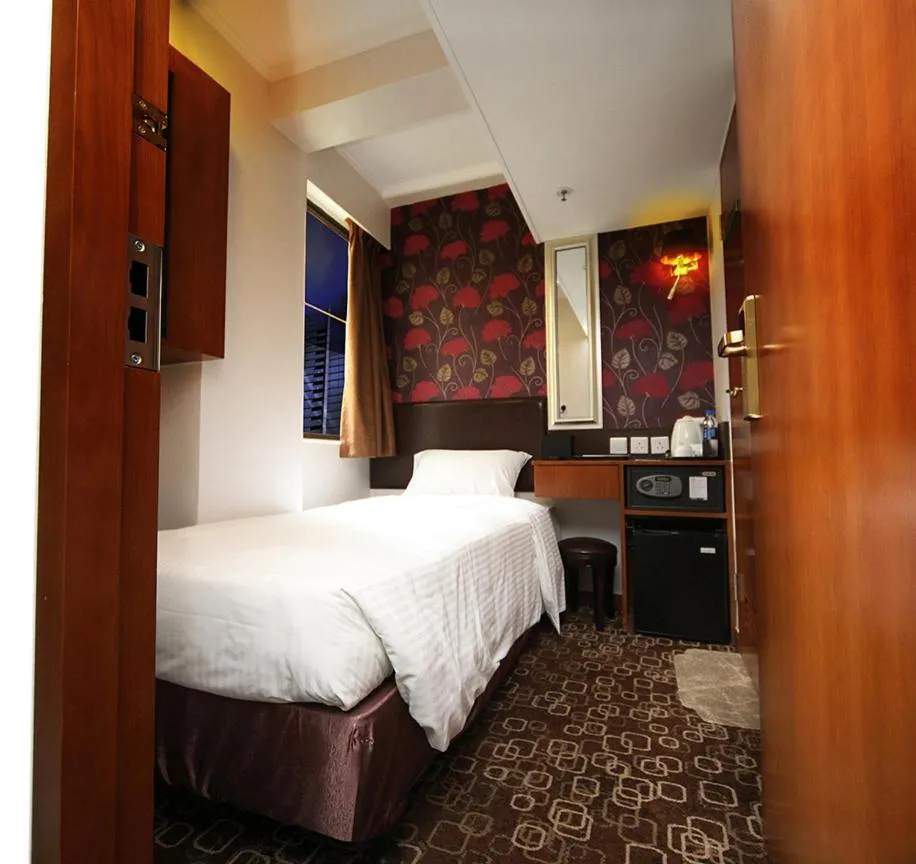 Bedroom, Bed in Lander Hotel Prince Edward