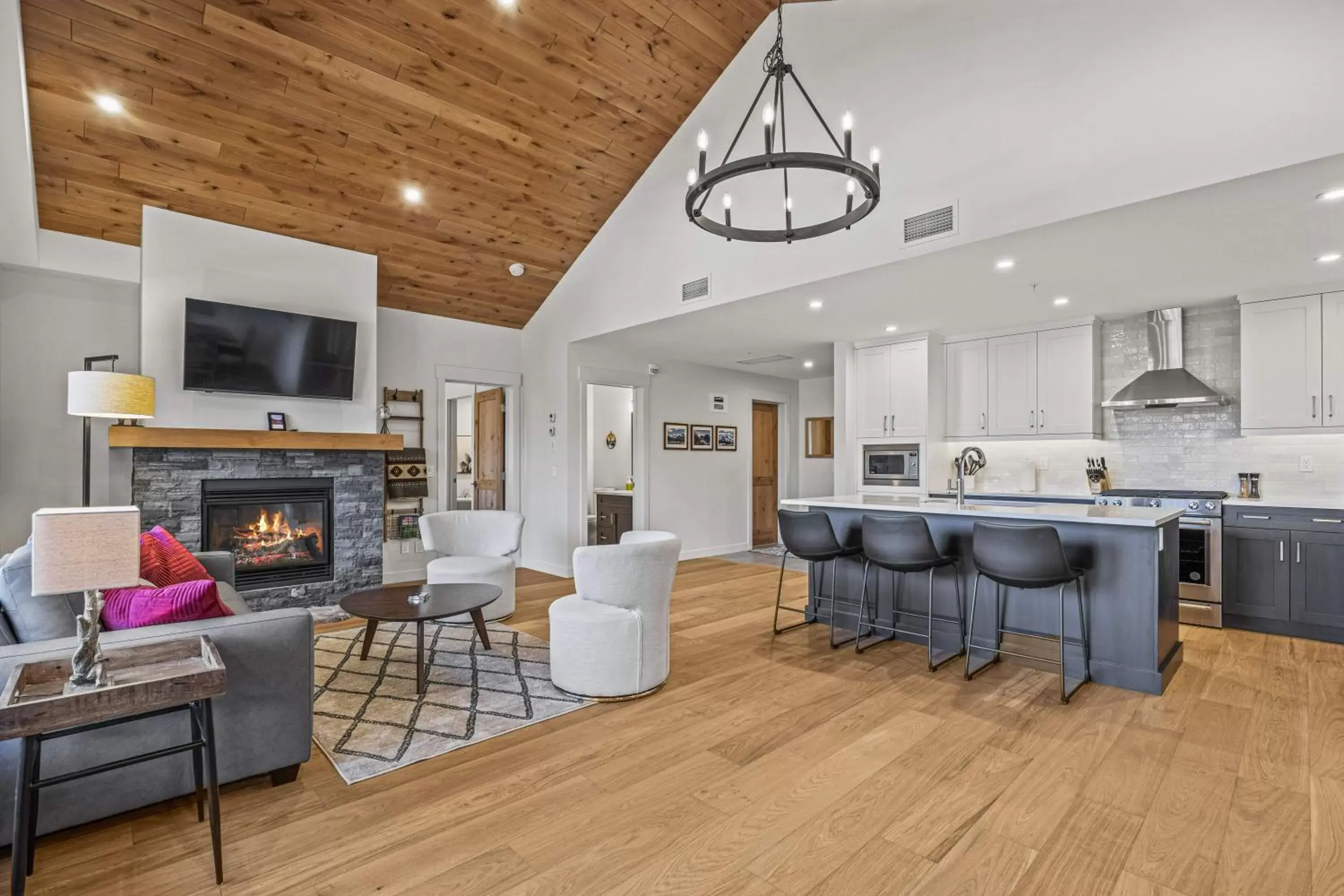 Living room, Lounge/Bar in Tamarack Lodge by Spring Creek Vacations