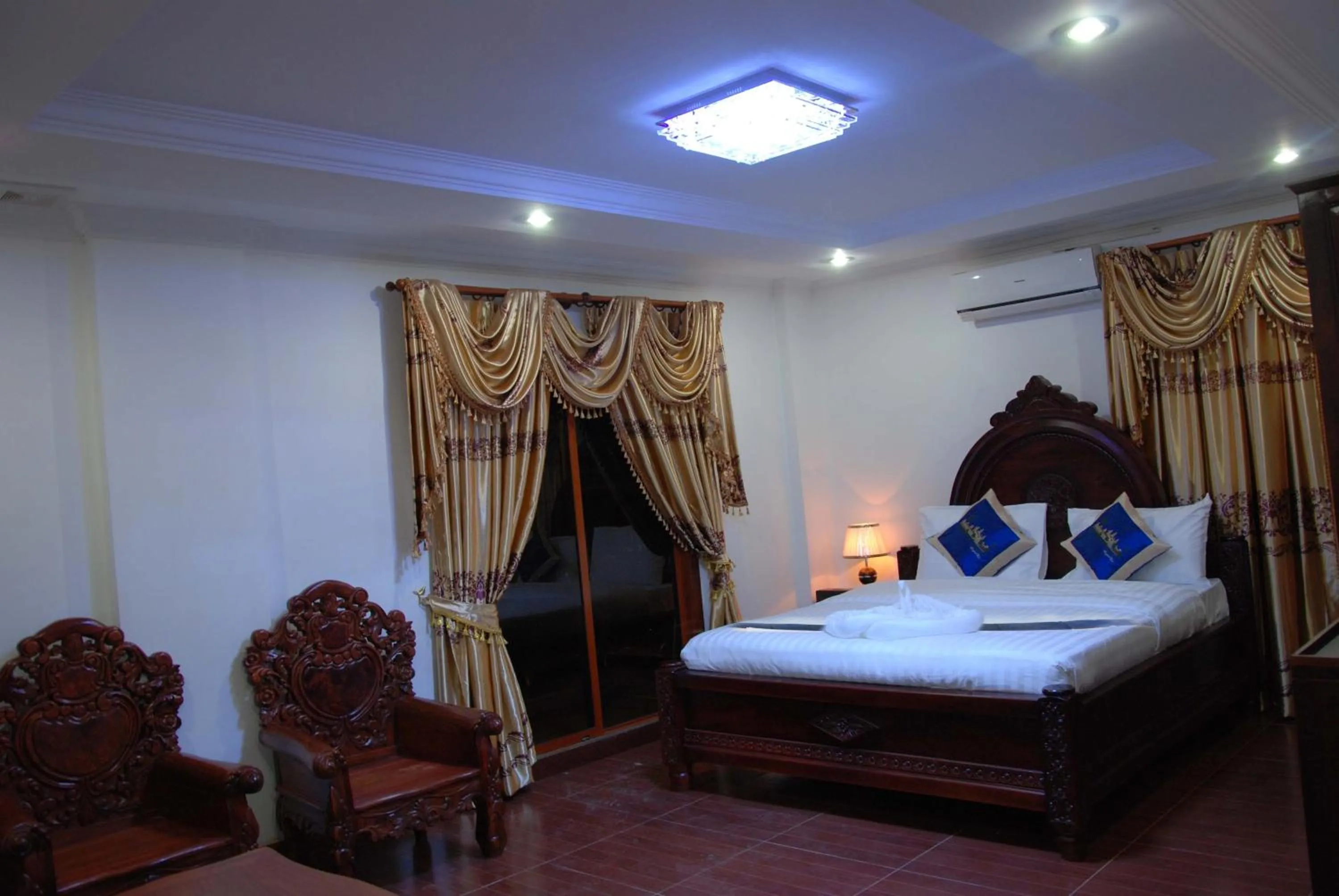 Decorative detail, Bed in Emerald BB Battambang Hotel