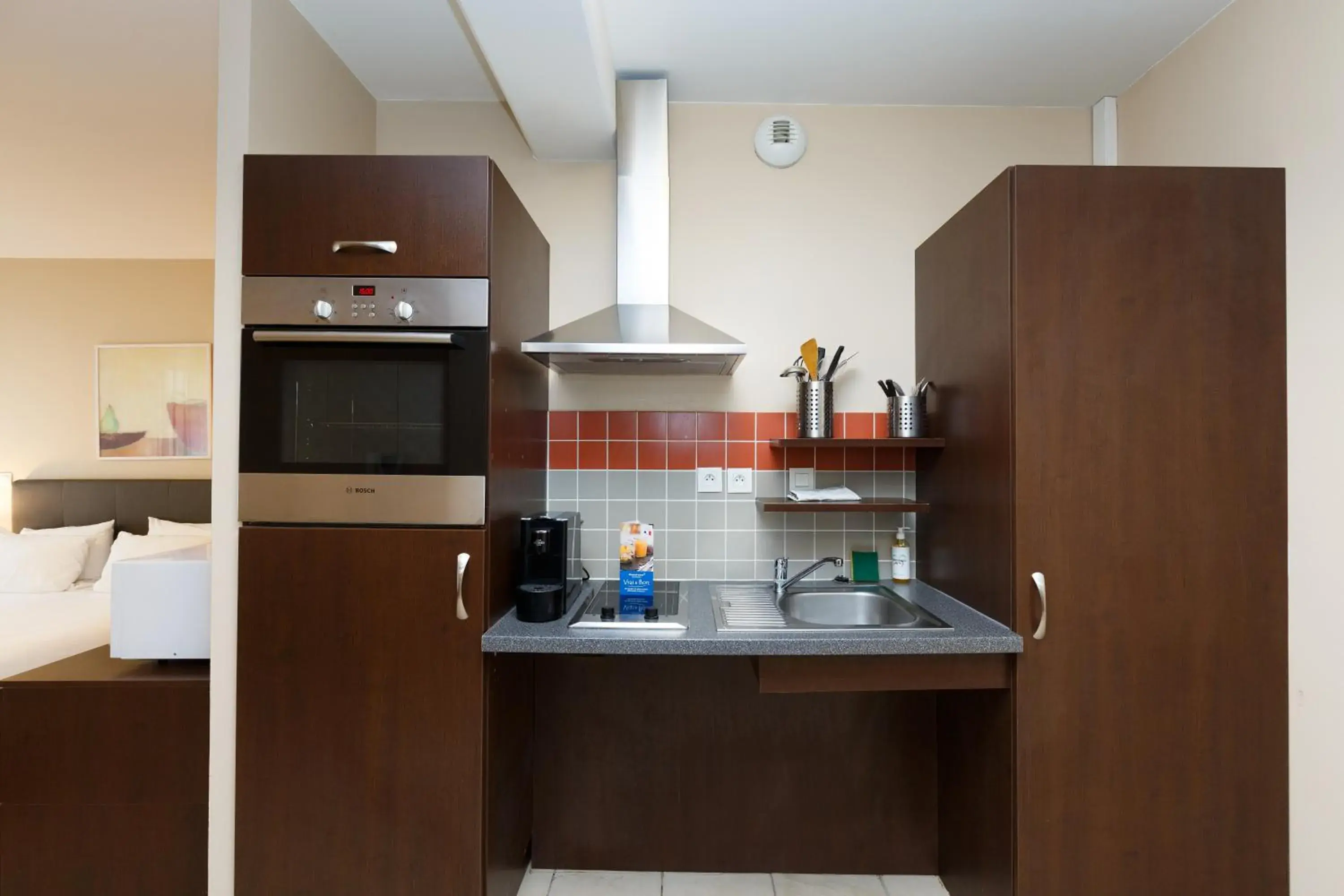 Kitchen or kitchenette, Kitchen/Kitchenette in Residhotel Toulouse Centre