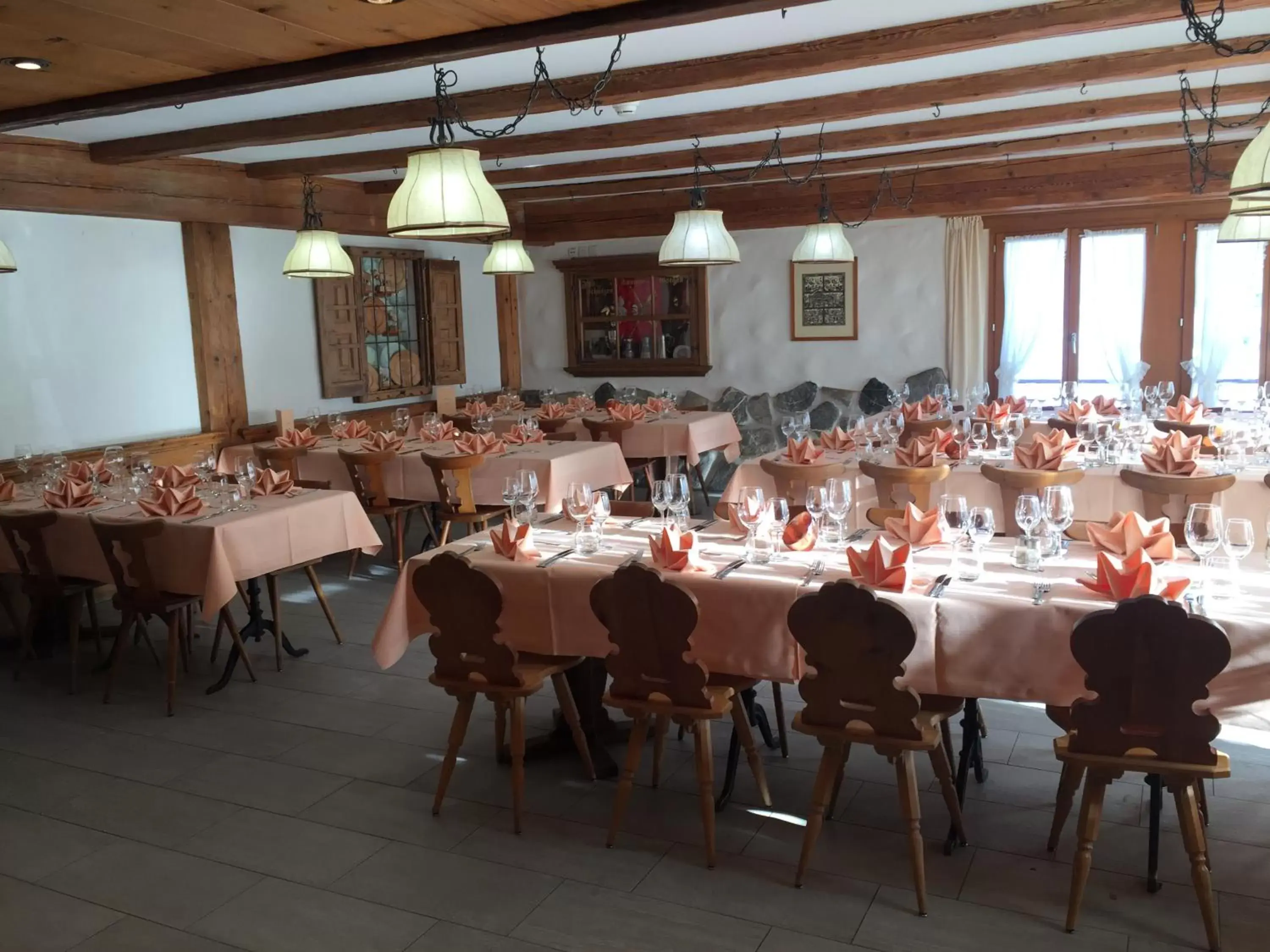 Restaurant/Places to Eat in Hotel Alphorn