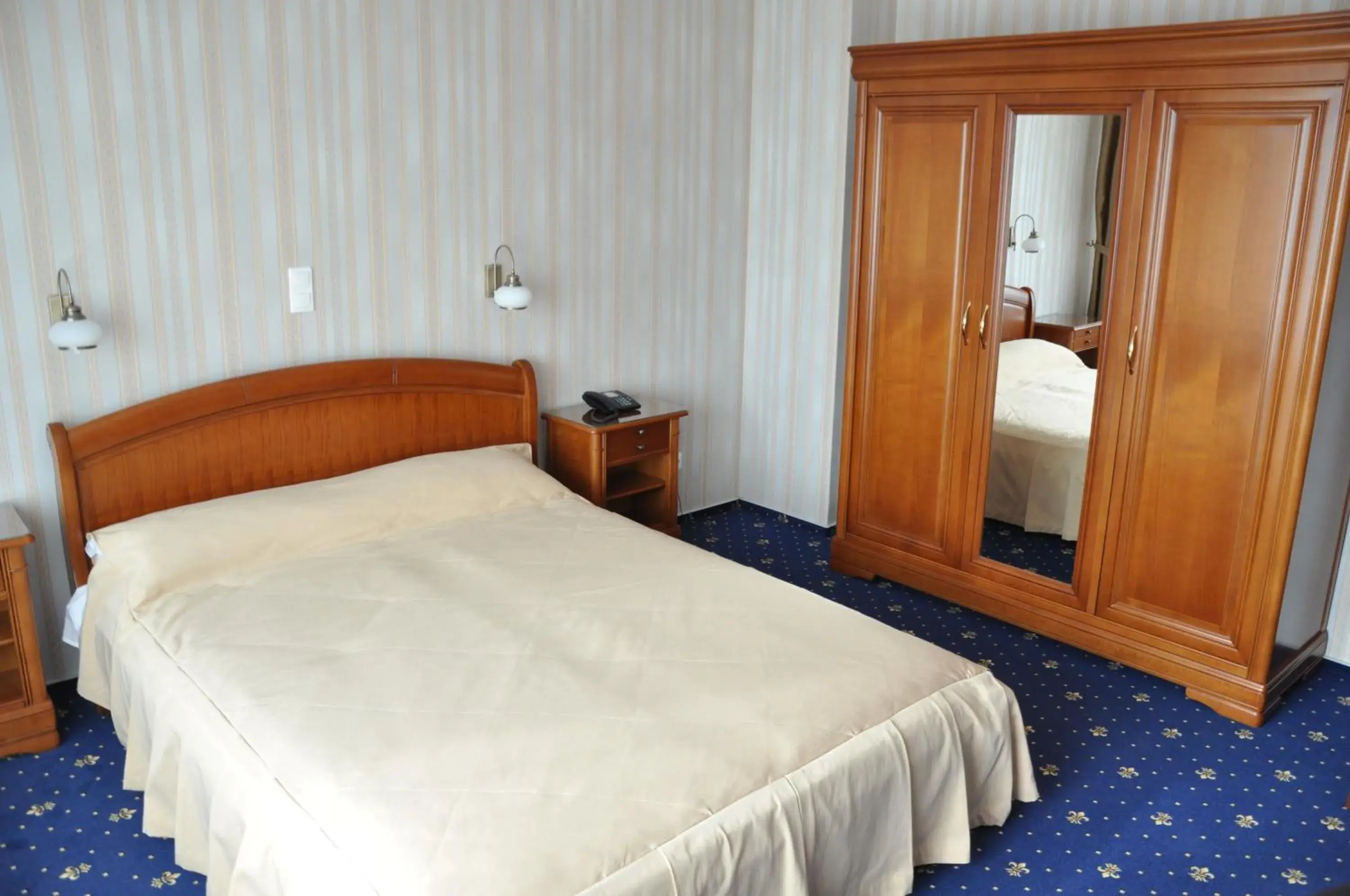 Photo of the whole room, Bed in Hotel Traian