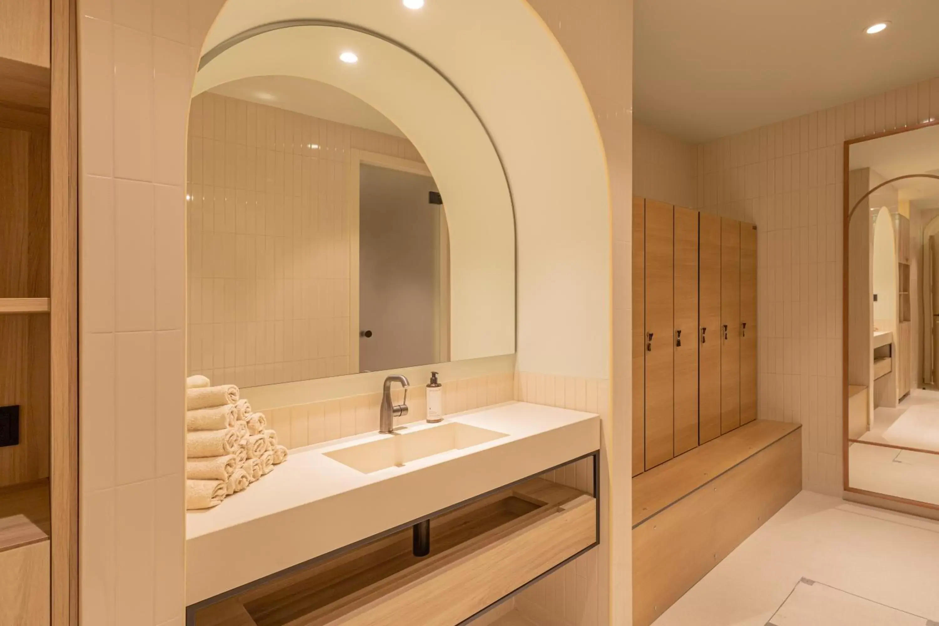 Massage, Bathroom in LUSTER Hotel