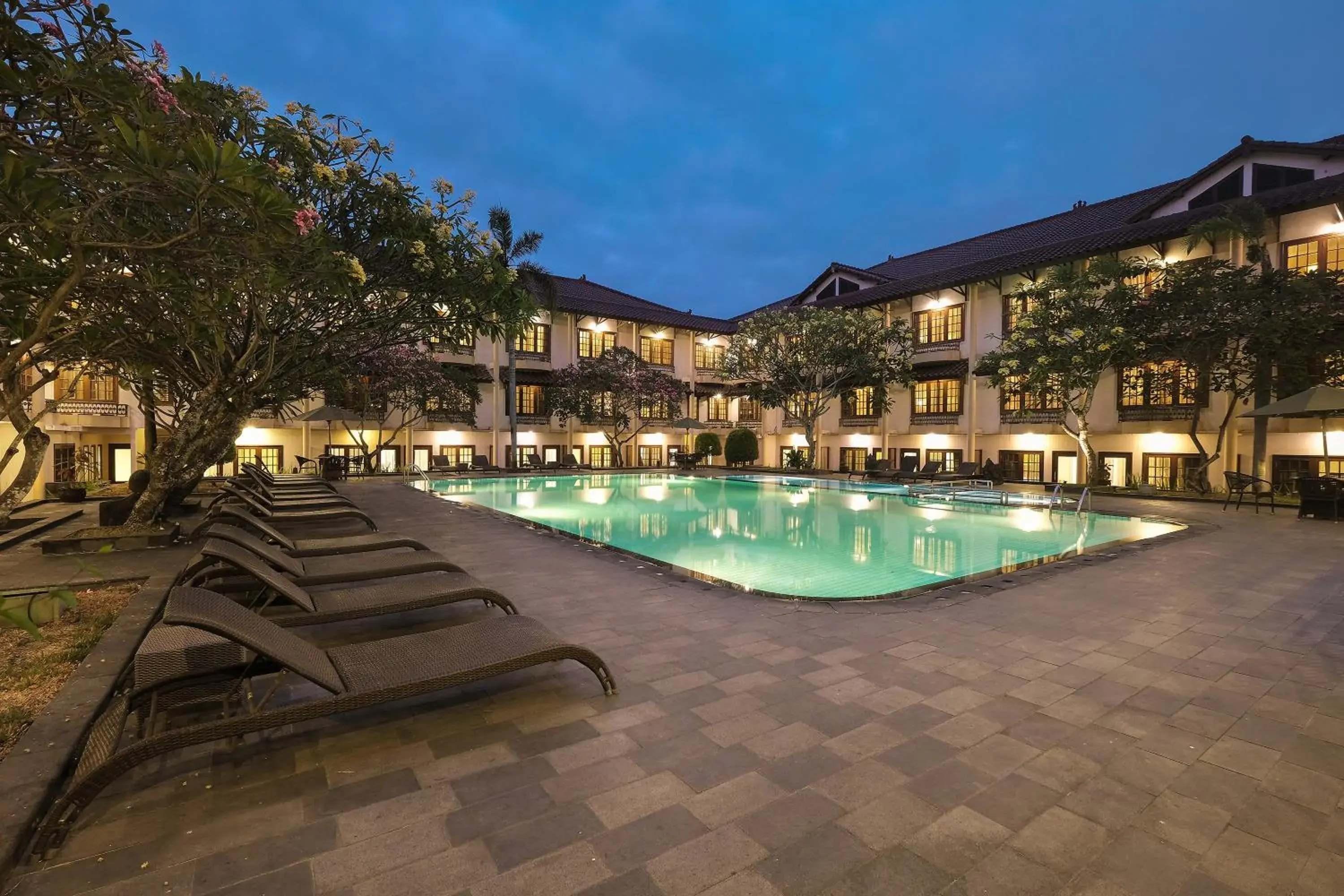 Swimming Pool in Prime Plaza Hotel Jogjakarta