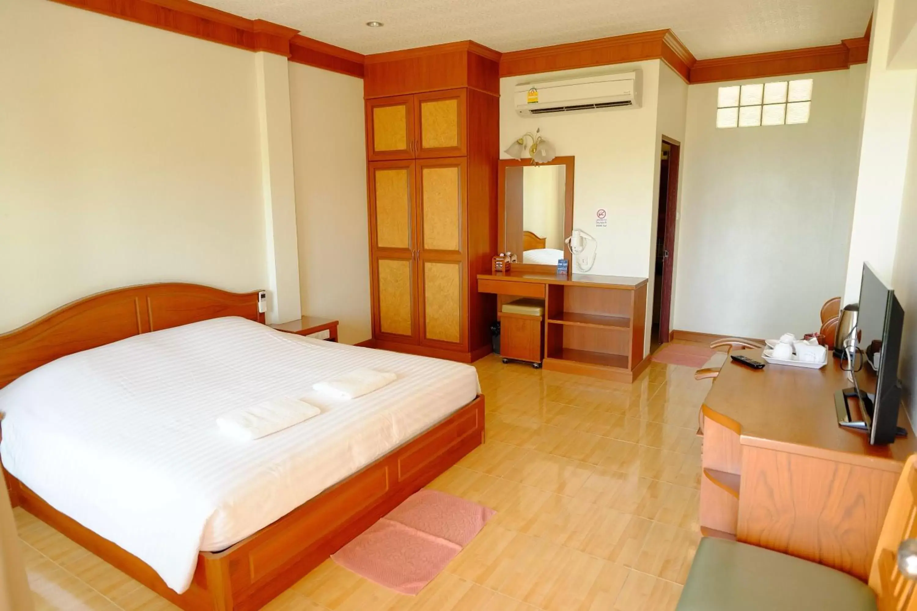 Bed in Ban Saithong Beach Resort