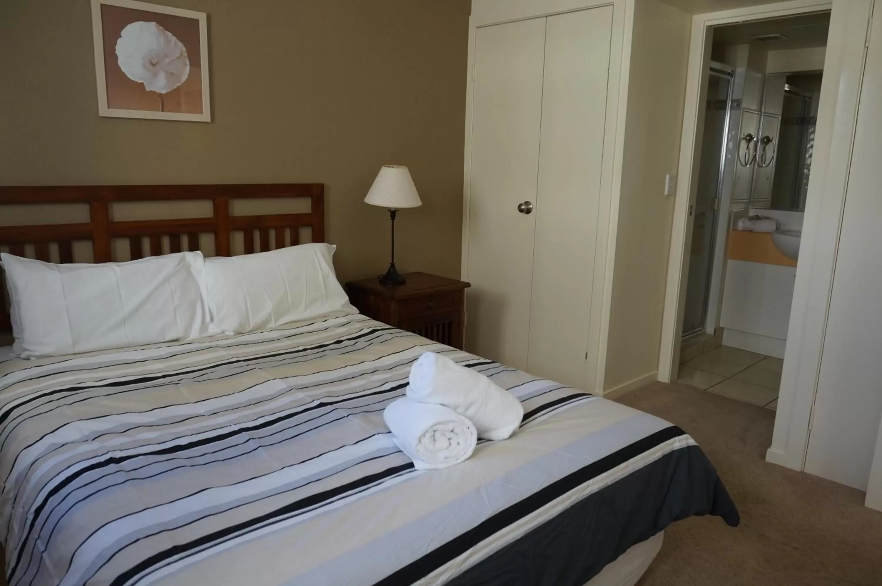 Bedroom, Bed in Moorings Beach Resort