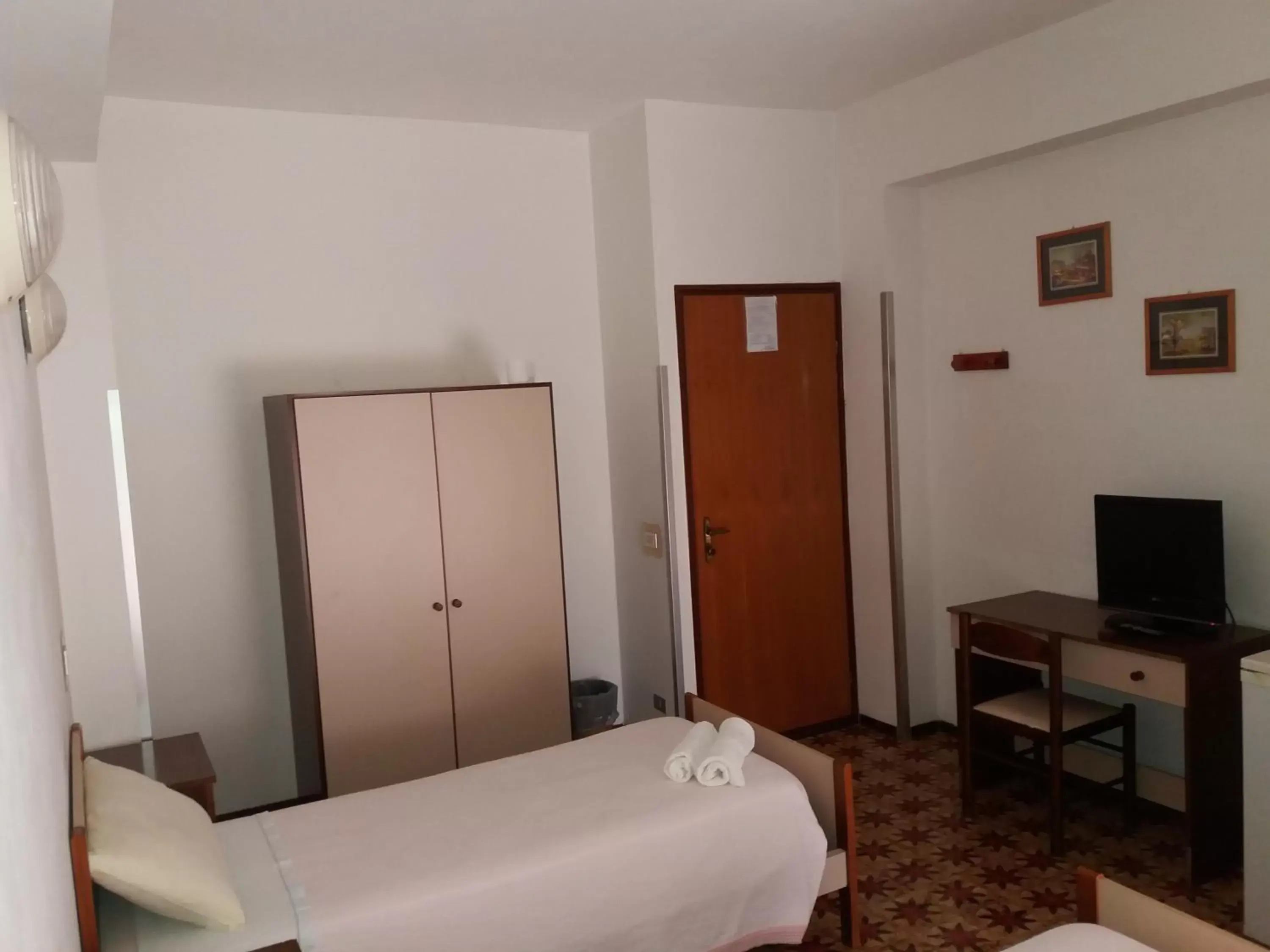 Bed, Room Photo in Albergo Europa