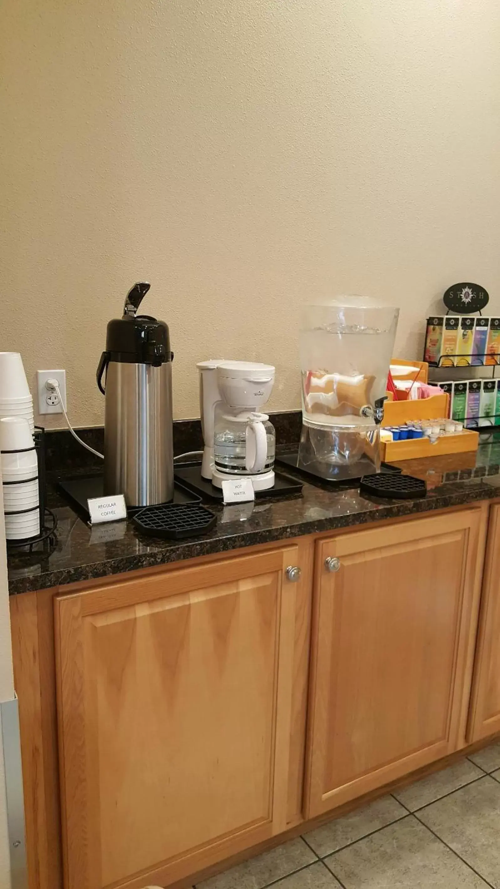 Coffee/tea facilities in Port Angeles Inn